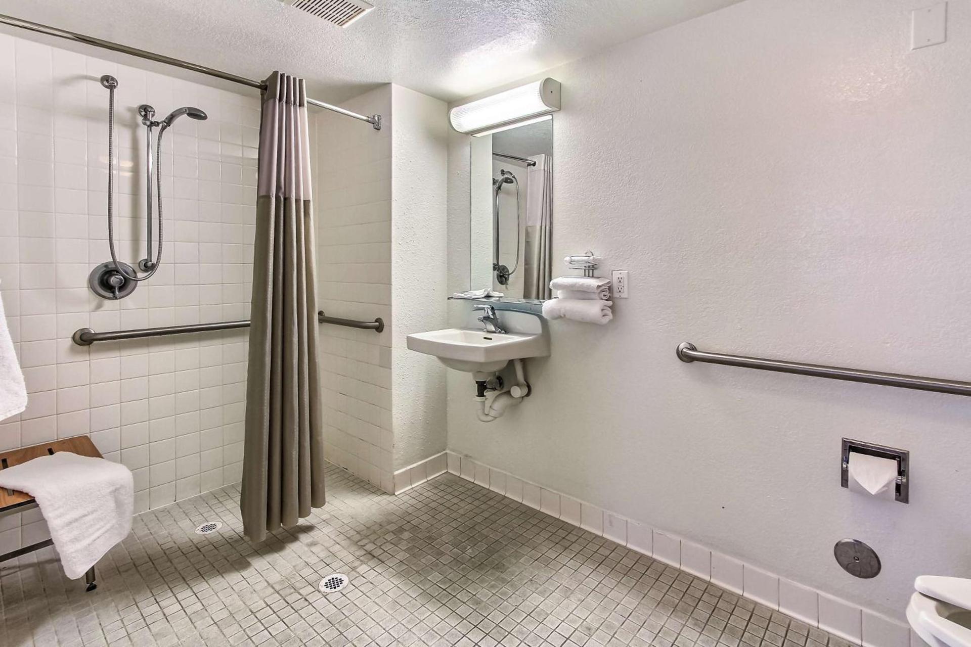 Motel 6-Salinas, CA - North Monterey Area photo 31