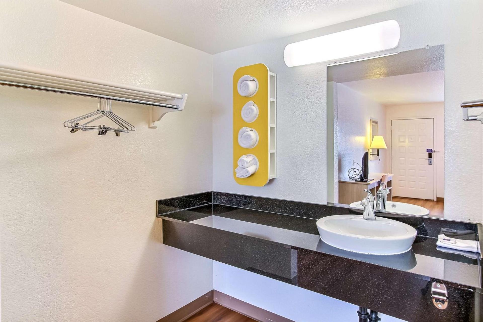 Motel 6-Salinas, CA - North Monterey Area photo 29
