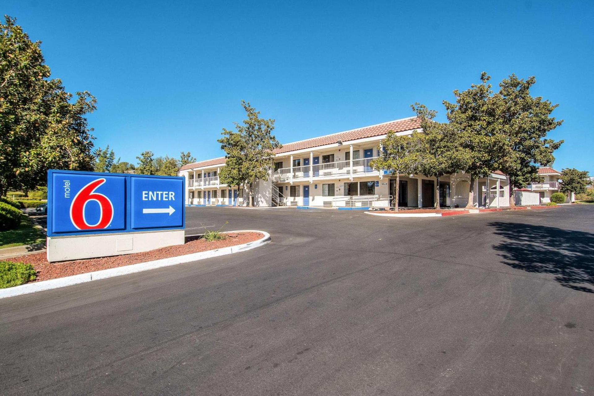 Motel 6-Redding, CA - South — hotel in Redding