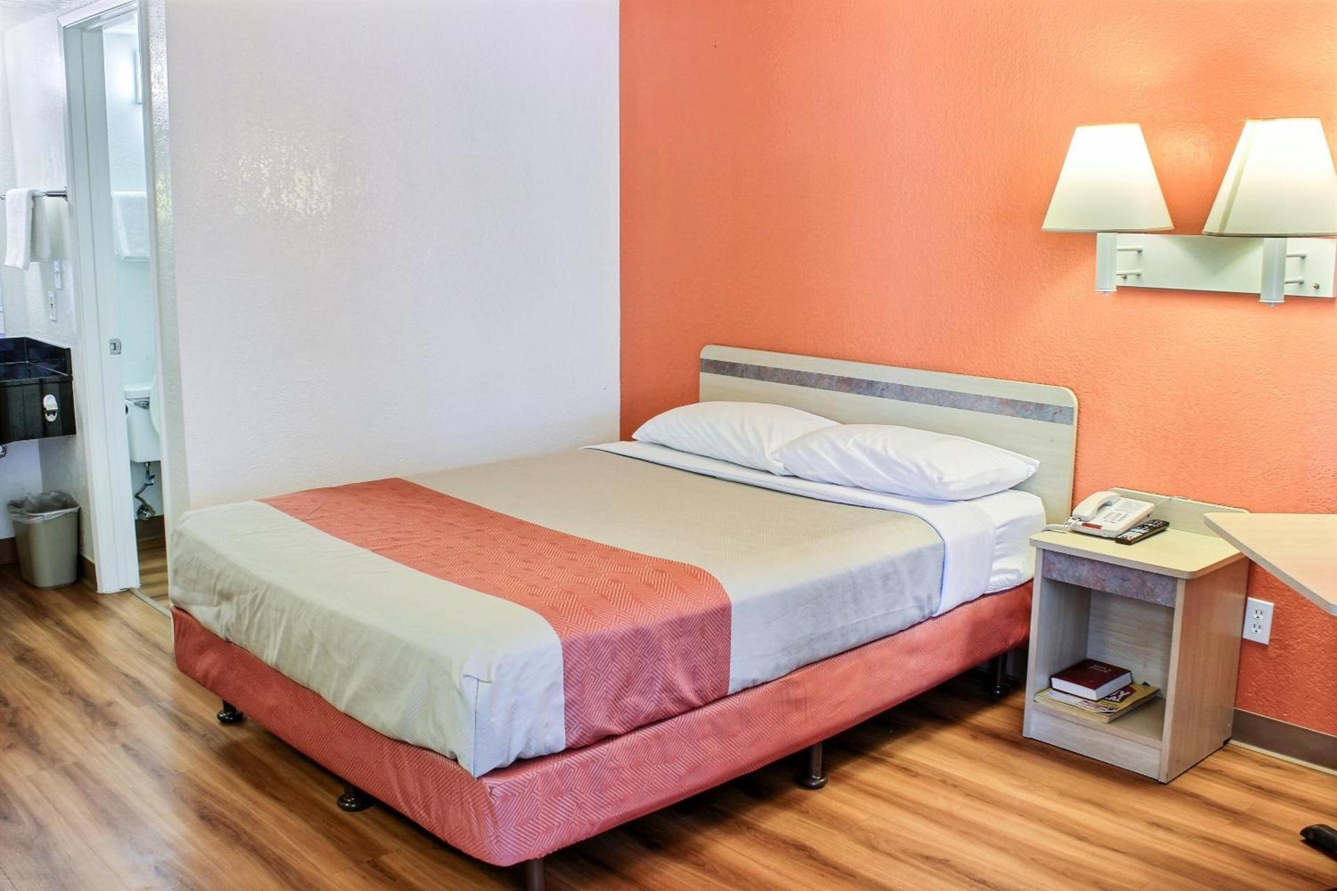 Motel 6-Coalinga, CA - East photo 44