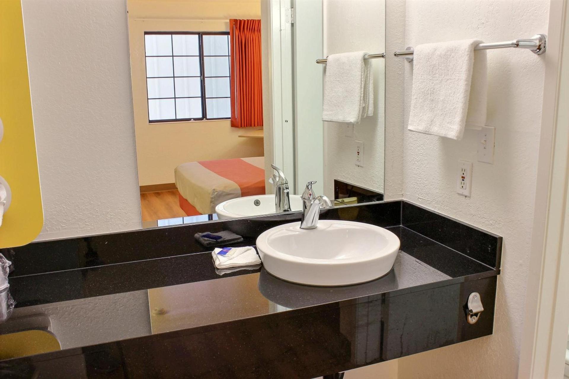 Motel 6-Coalinga, CA - East photo 41