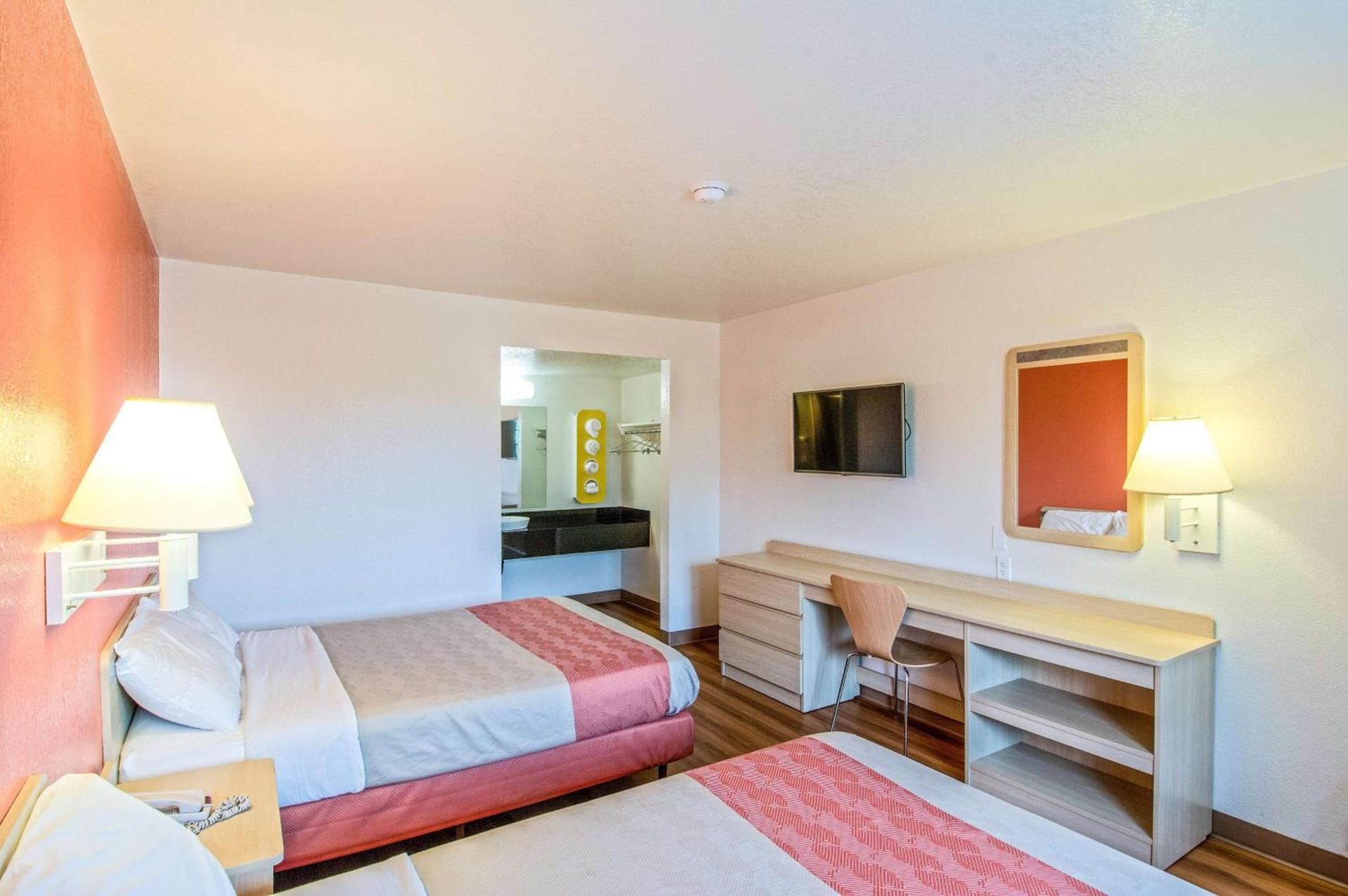 Motel 6-Redding, CA - South photo 40