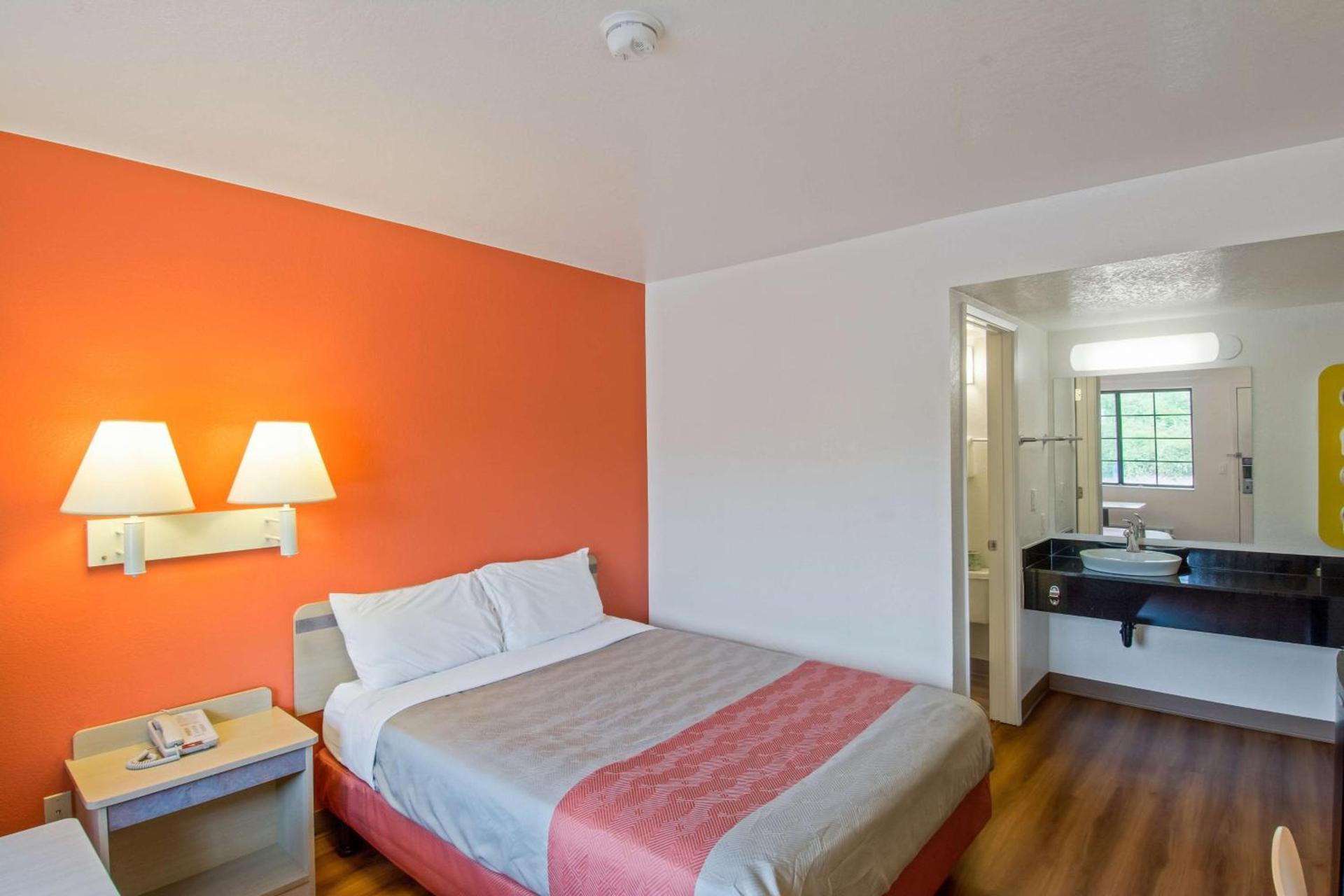 Motel 6-Redding, CA - South photo 36