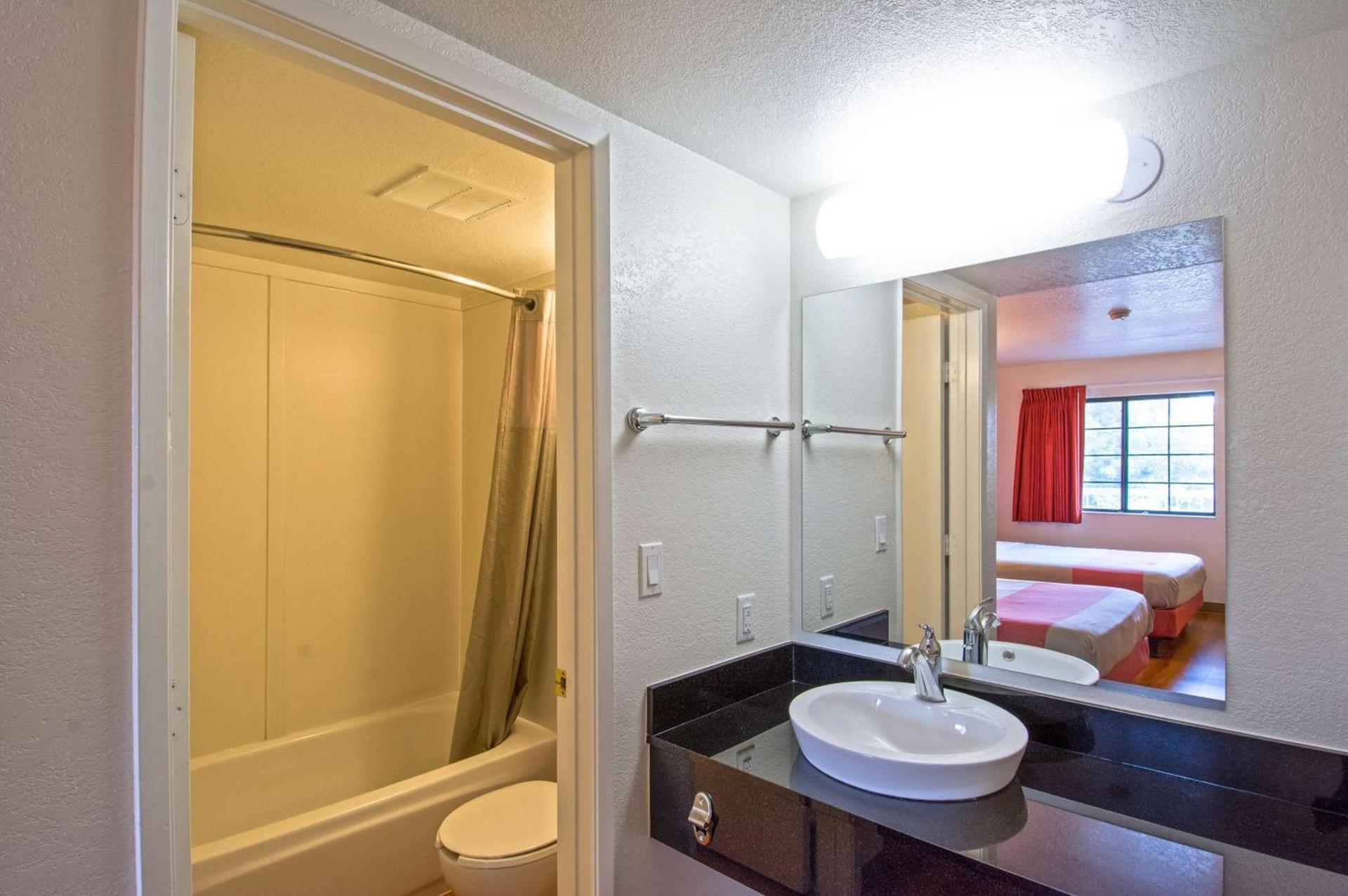 Motel 6-Redding, CA - South photo 31