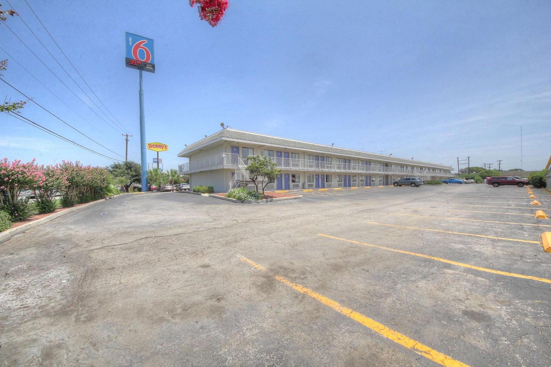 Motel 6-San Antonio, TX - Fort Sam Houston photo 70