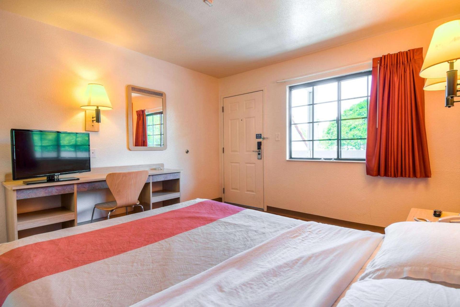 Motel 6-Pomona, CA - Los Angeles photo 56