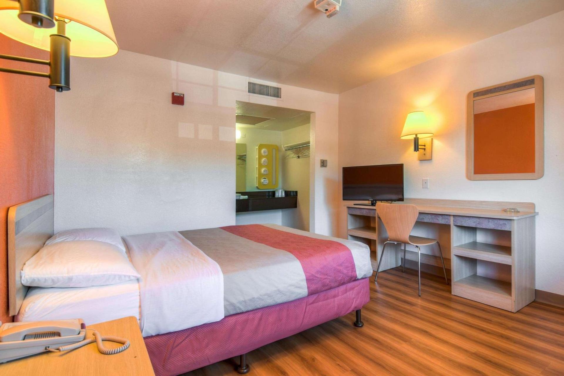 Motel 6-Pomona, CA - Los Angeles photo 47