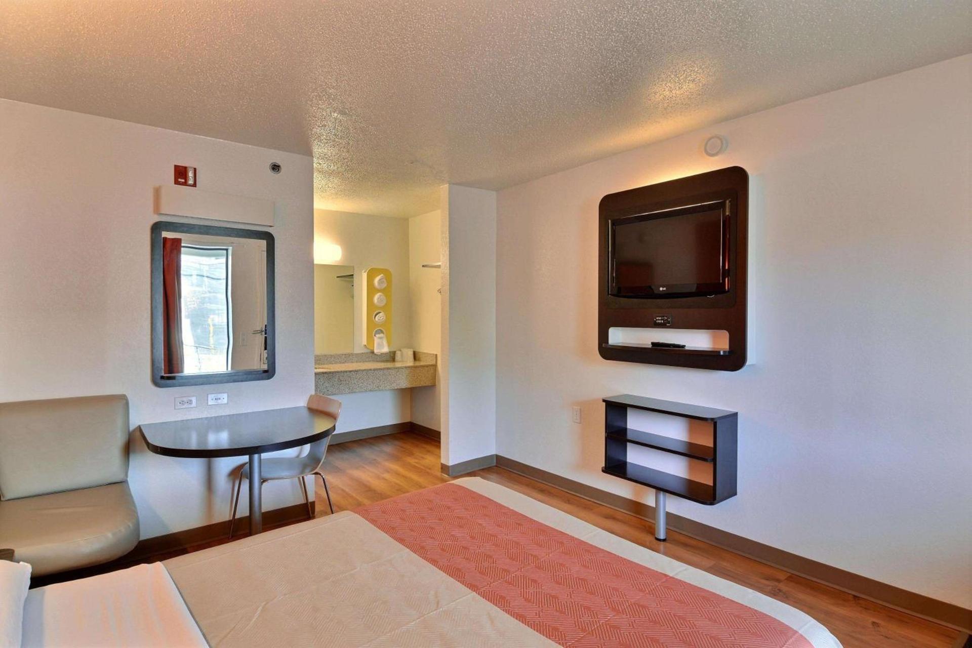 Motel 6-Tewksbury, MA - Boston photo 47