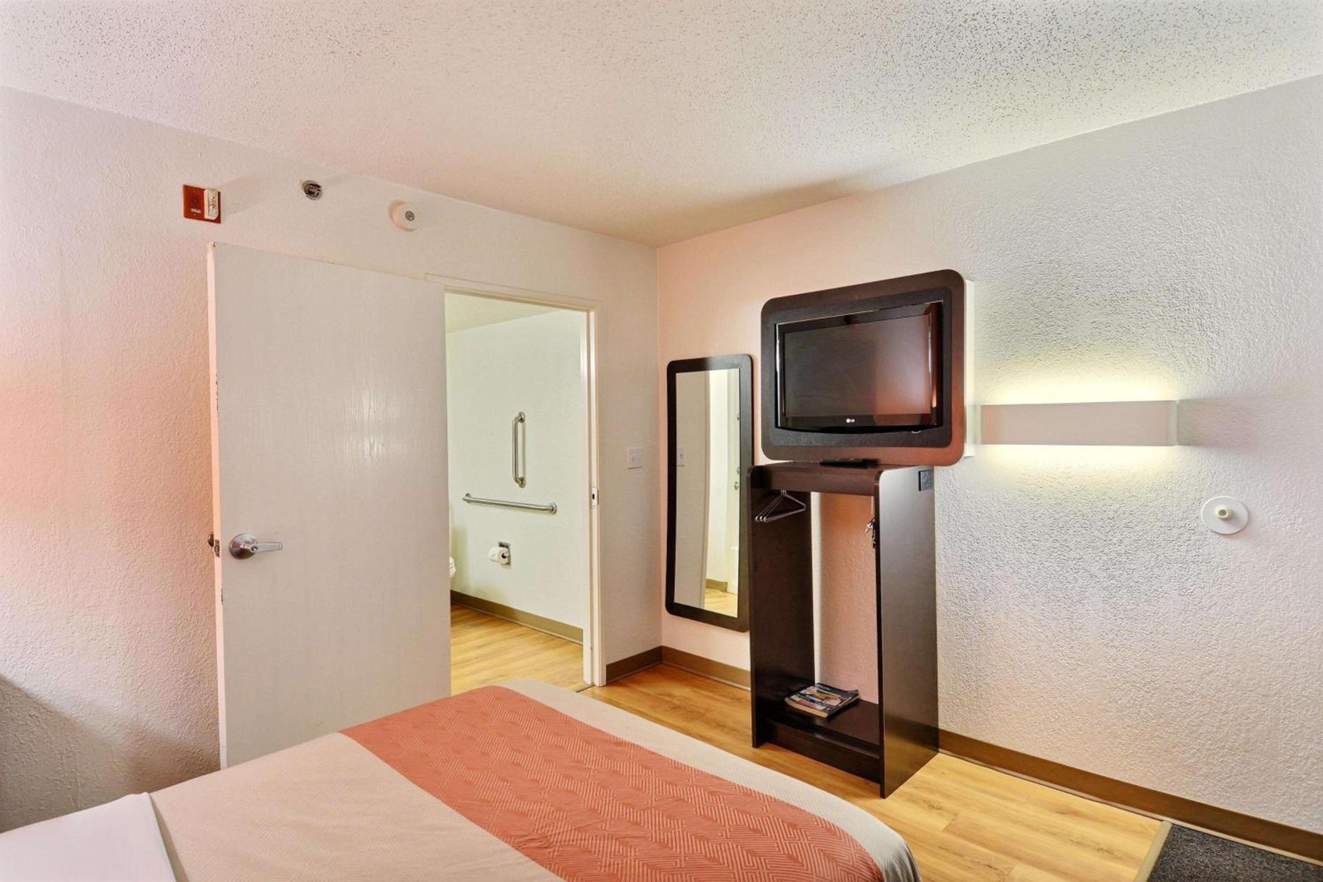 Motel 6-Tewksbury, MA - Boston photo 43