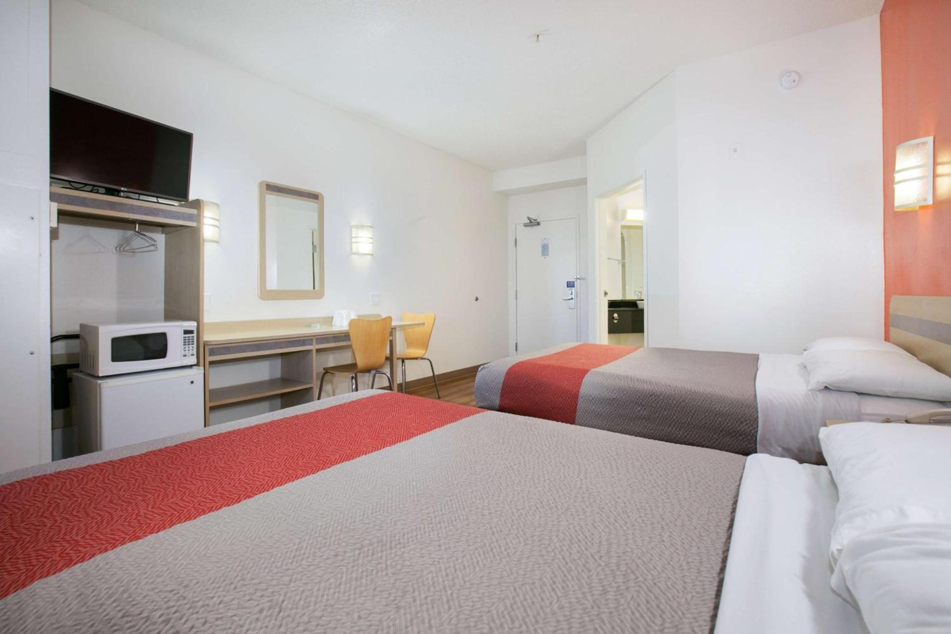 Motel 6-Brooklyn Center, MN - Minneapolis photo 57