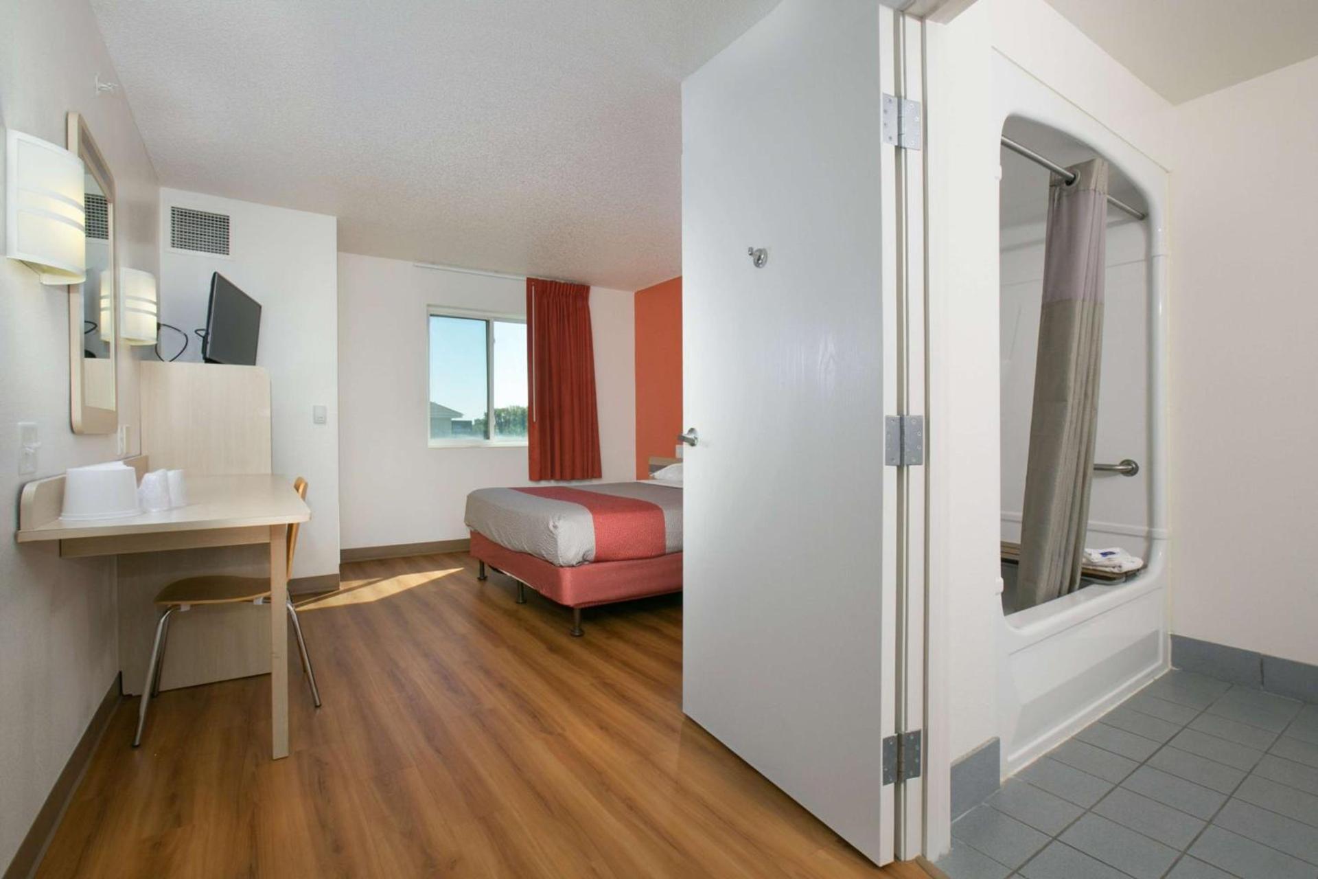 Motel 6-Brooklyn Center, MN - Minneapolis photo 51