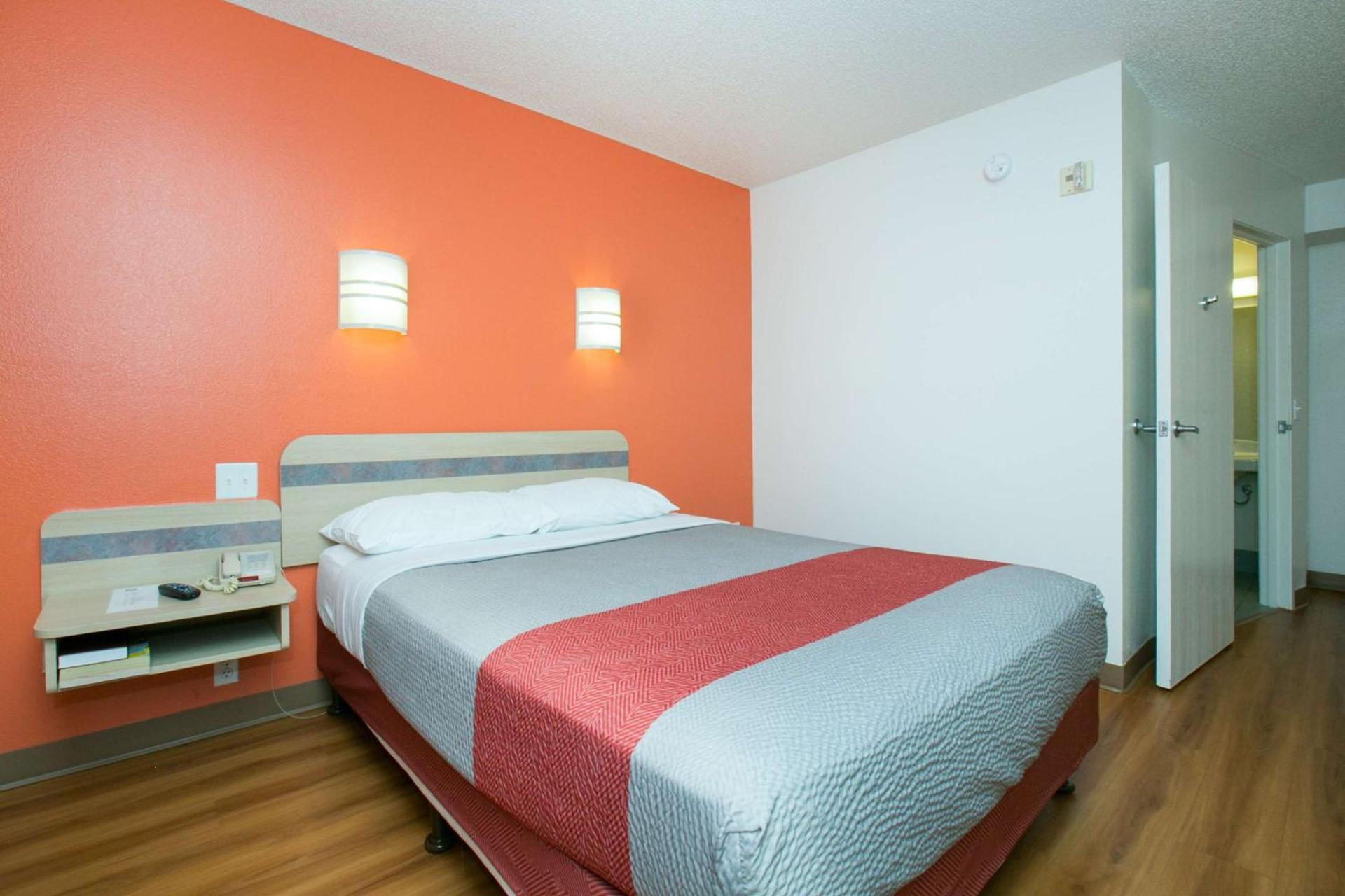 Motel 6-Brooklyn Center, MN - Minneapolis photo 49