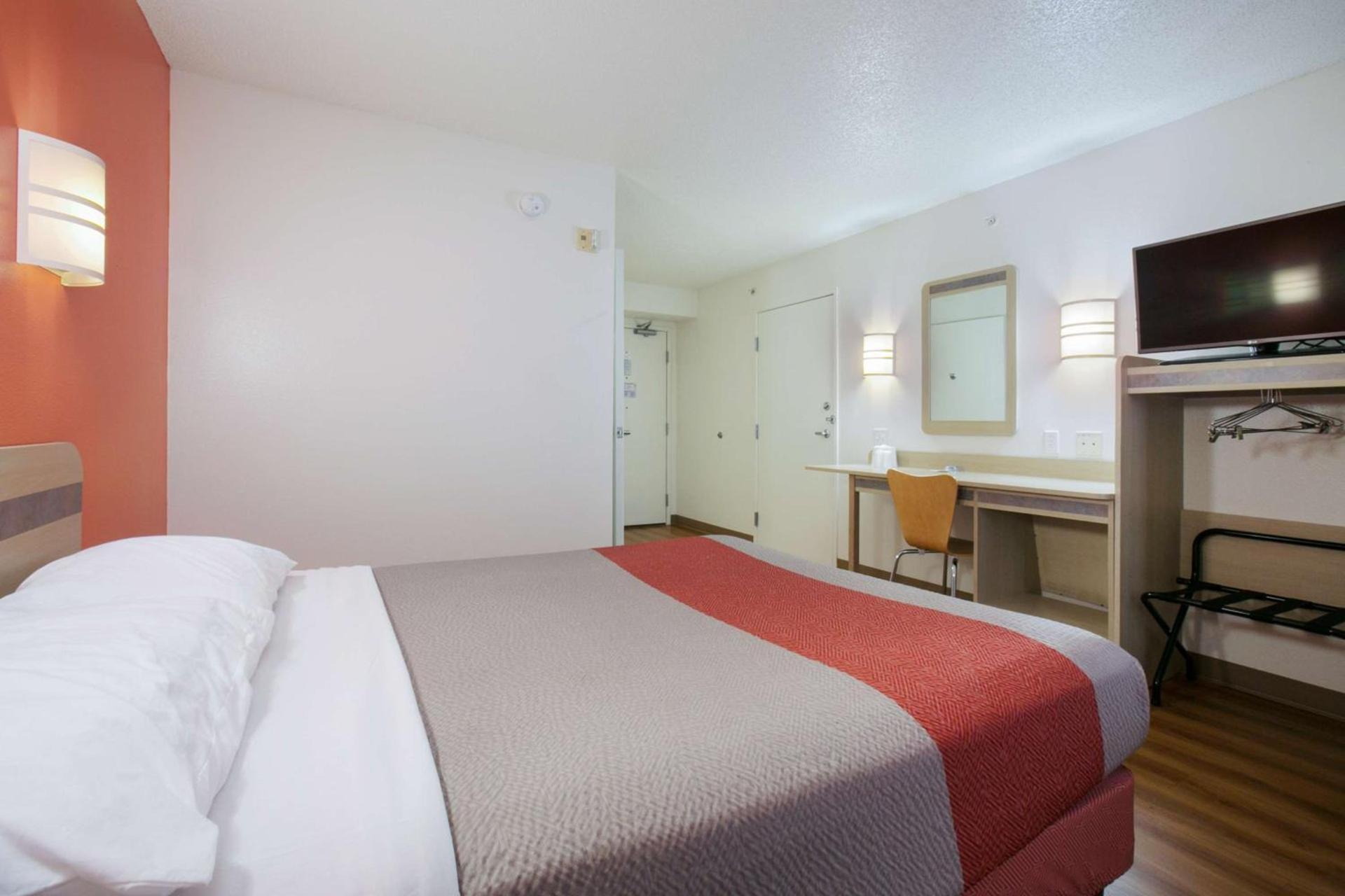 Motel 6-Brooklyn Center, MN - Minneapolis photo 48