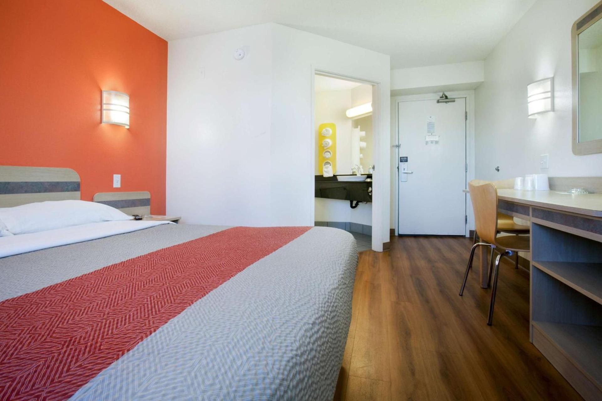Motel 6-Brooklyn Center, MN - Minneapolis photo 46