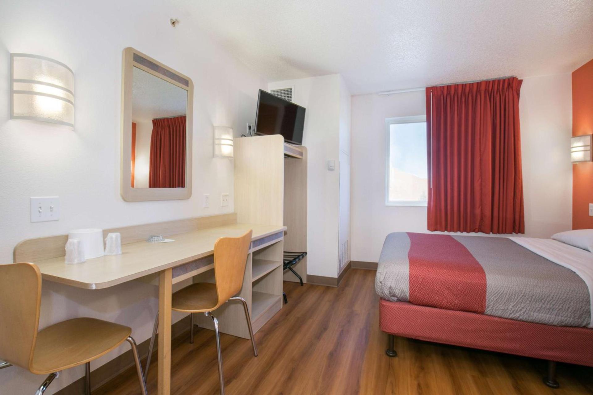Motel 6-Brooklyn Center, MN - Minneapolis photo 44