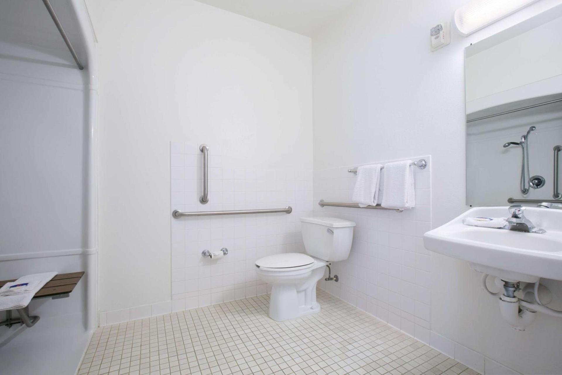 Motel 6-Brooklyn Center, MN - Minneapolis photo 39