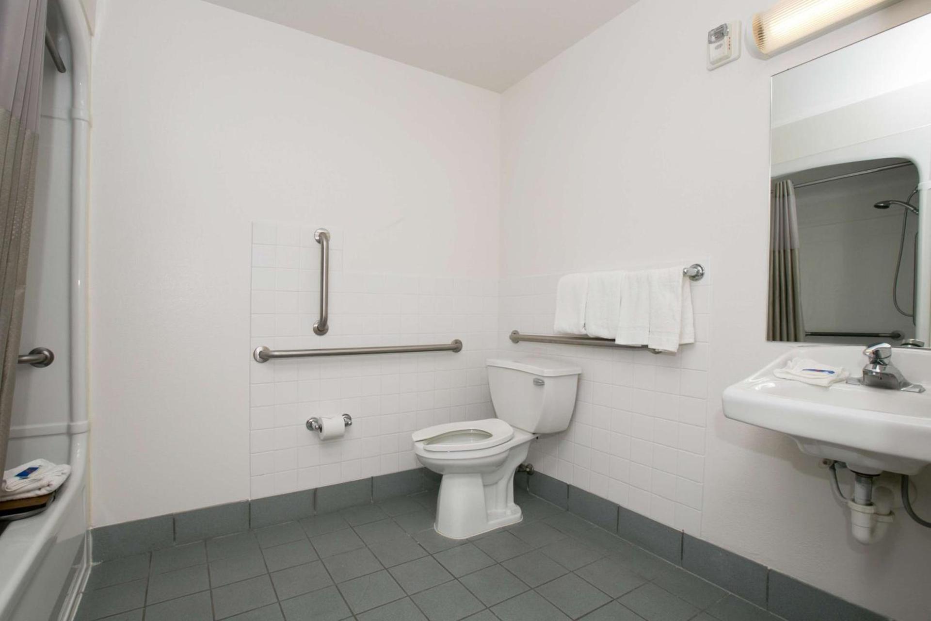 Motel 6-Brooklyn Center, MN - Minneapolis photo 38