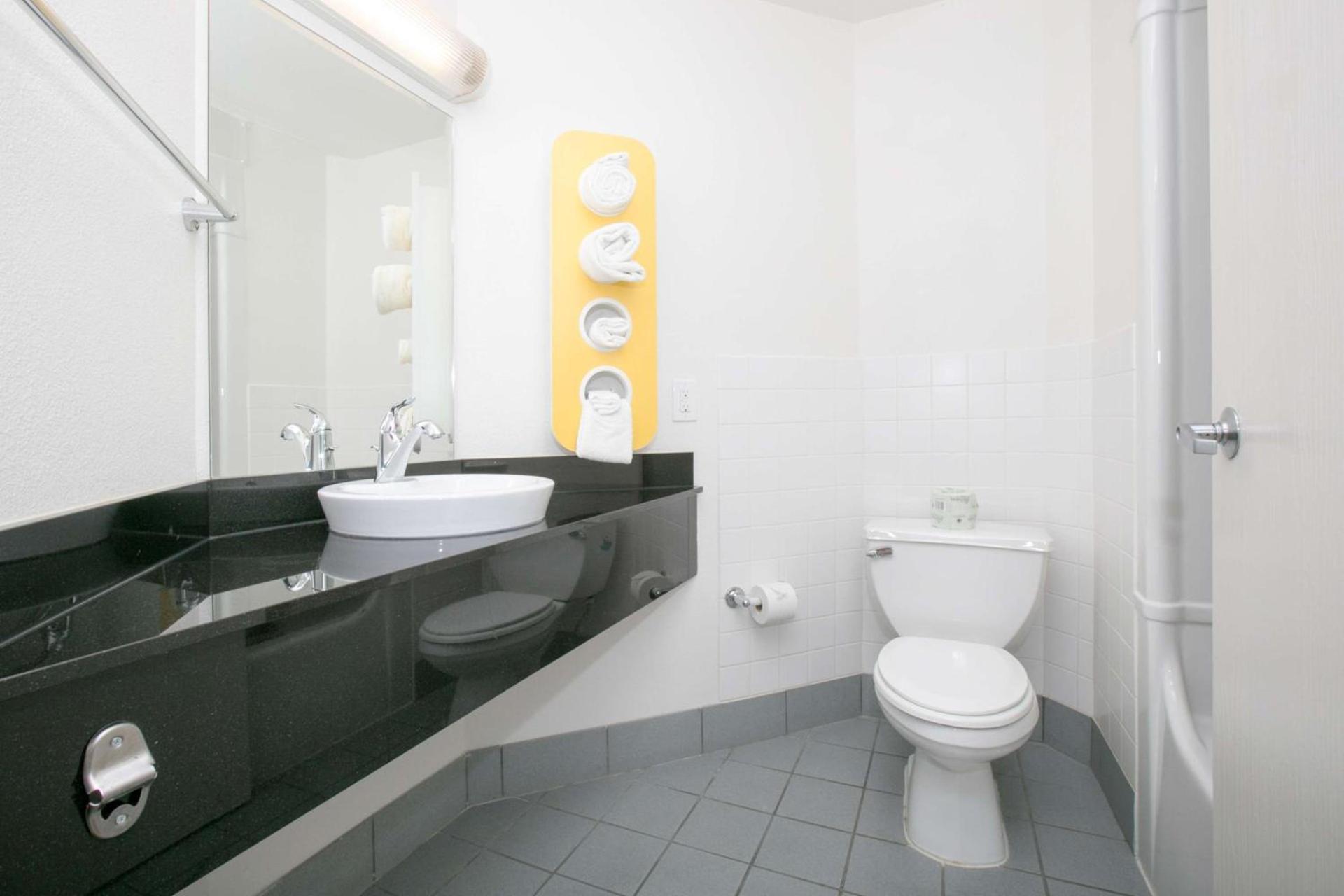 Motel 6-Brooklyn Center, MN - Minneapolis photo 35