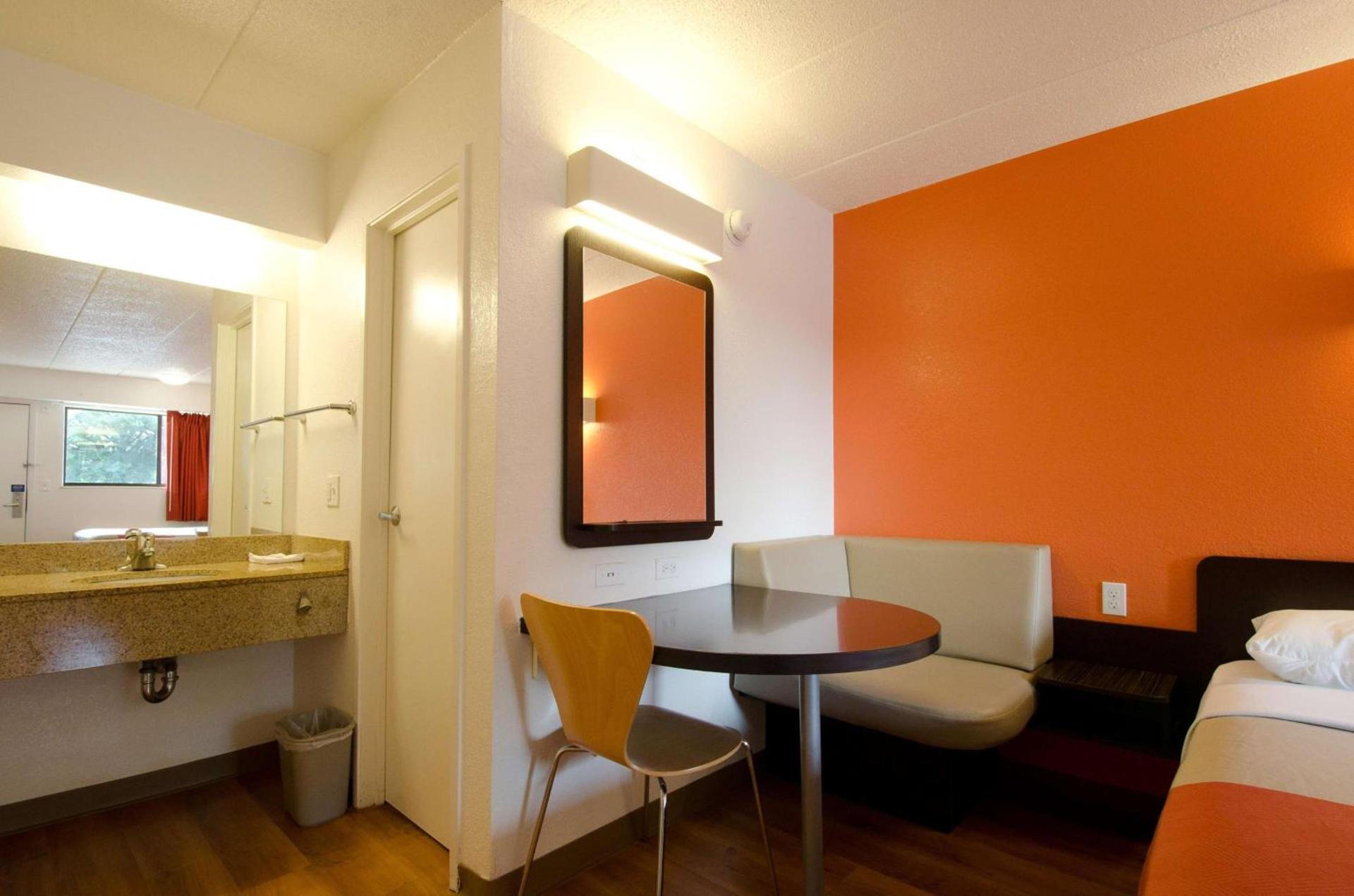 Motel 6-Gaithersburg, DC - Washington photo 40
