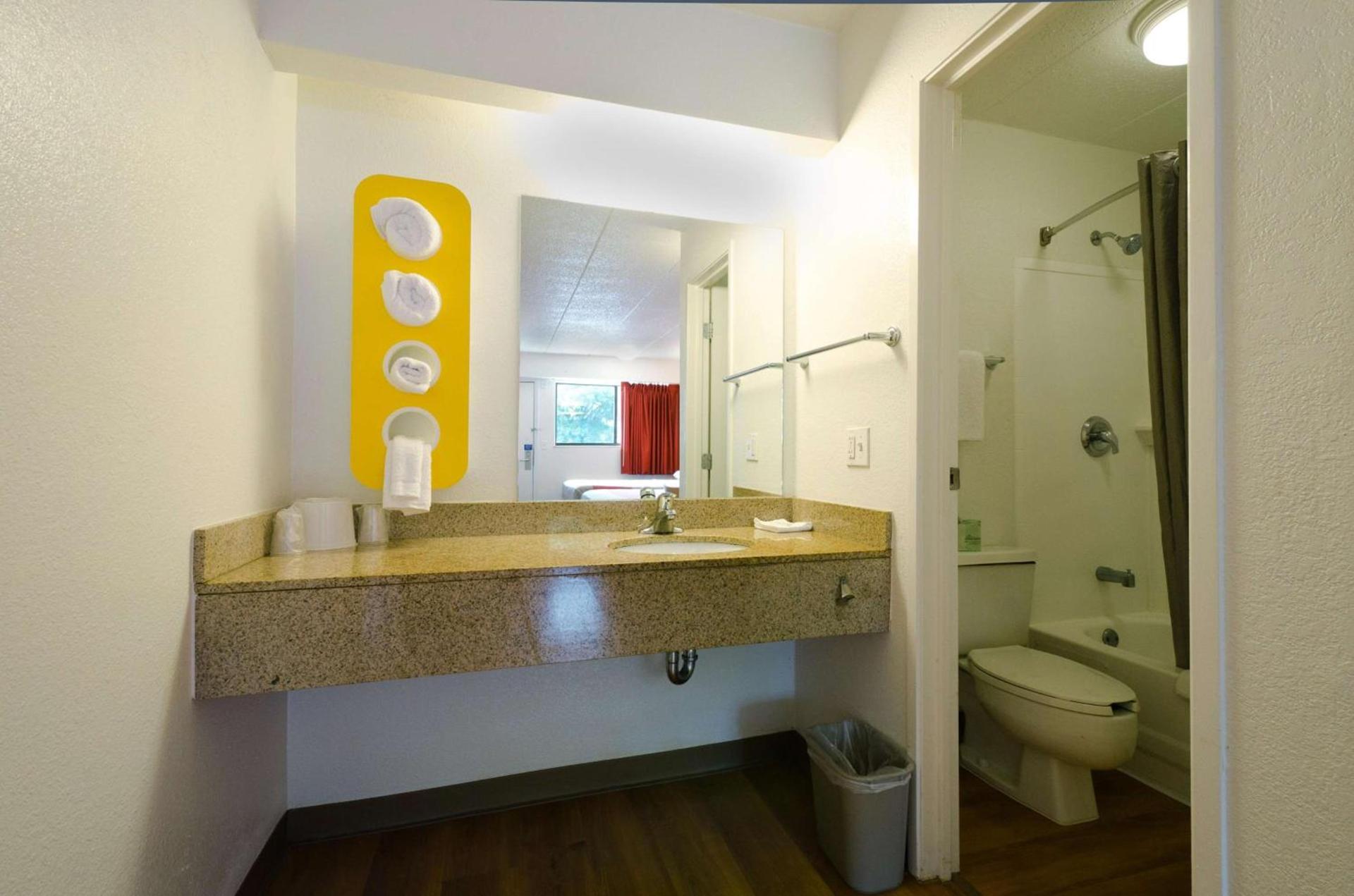 Motel 6-Gaithersburg, DC - Washington photo 38