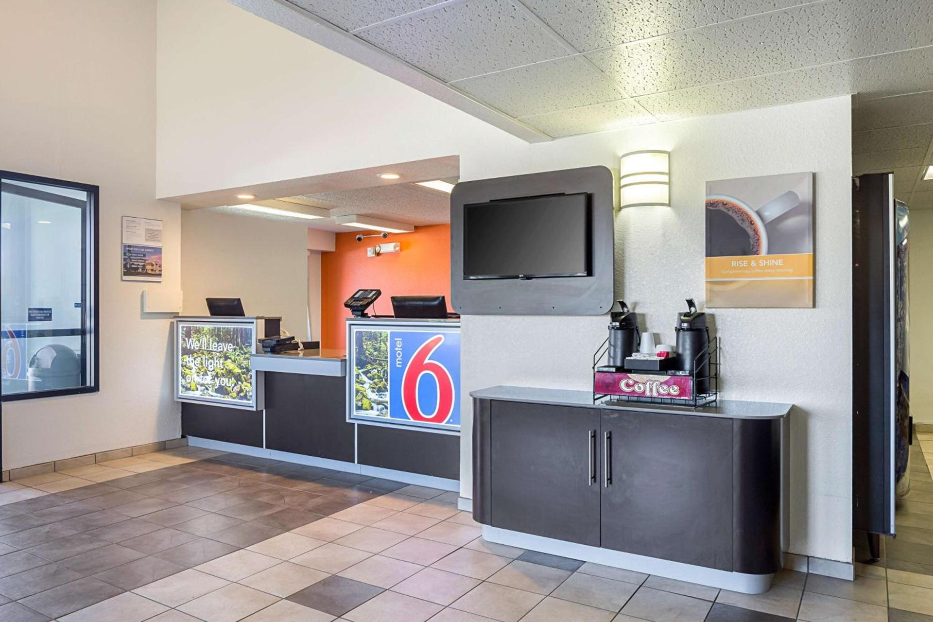 Motel 6-Spokane, WA - East photo 35
