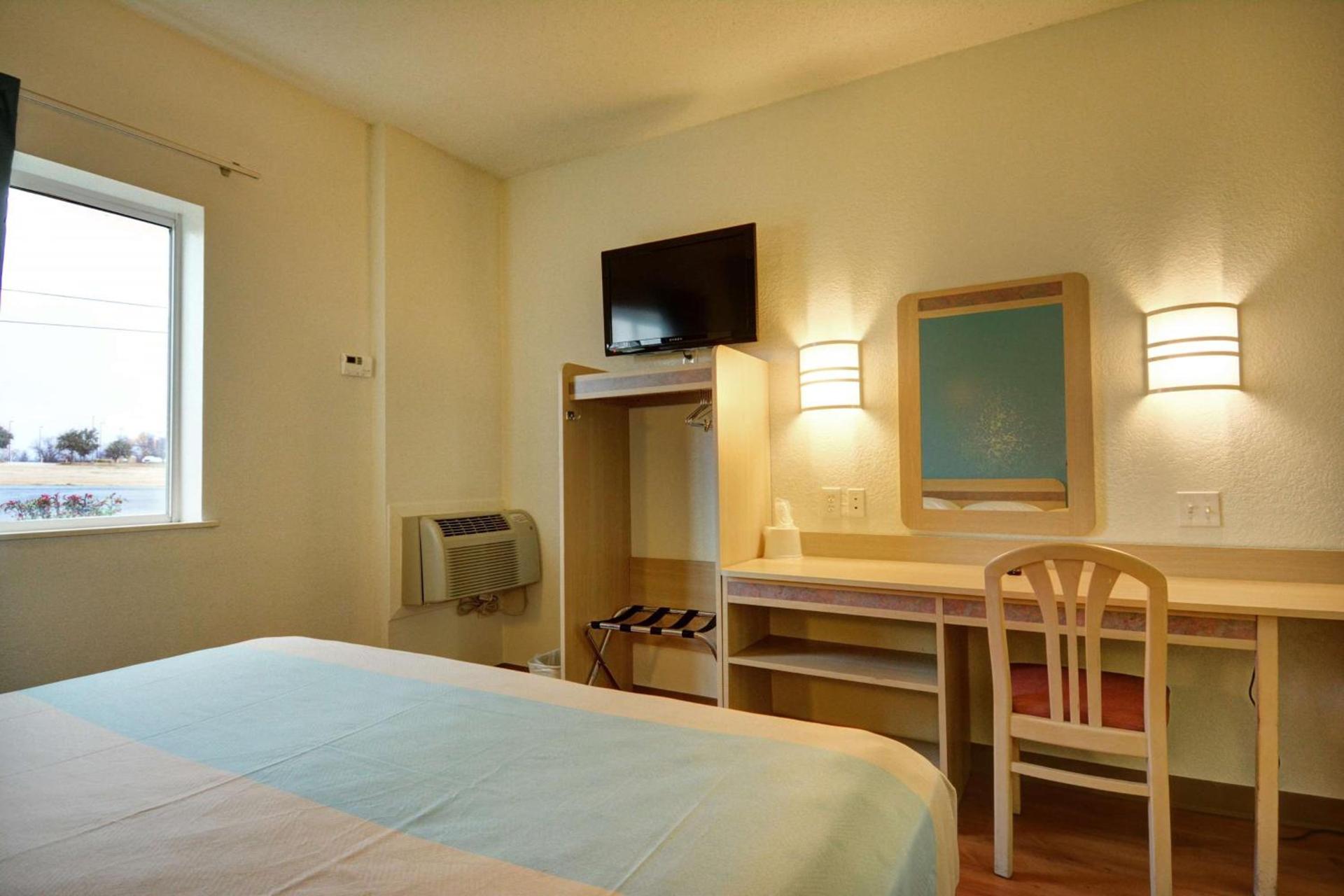 Motel 6-Denison, TX photo 71