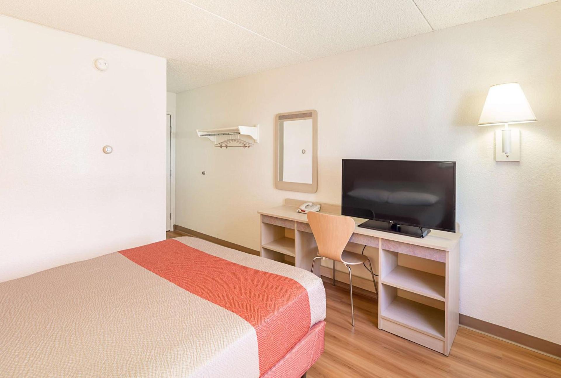 Motel 6-Spokane, WA - East photo 46