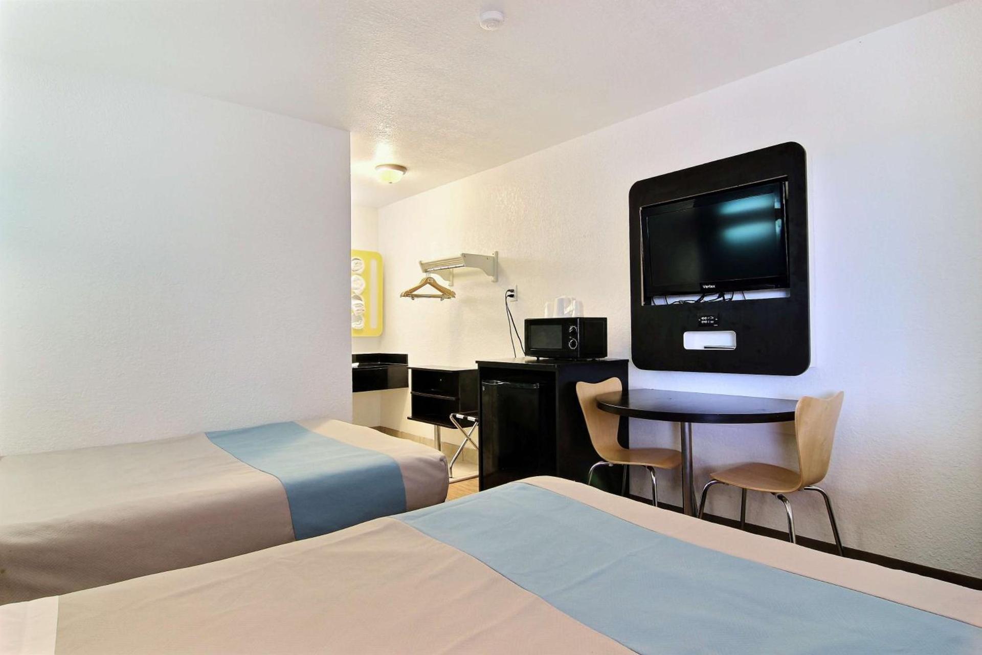 Motel 6-Carlsbad, NM photo 50