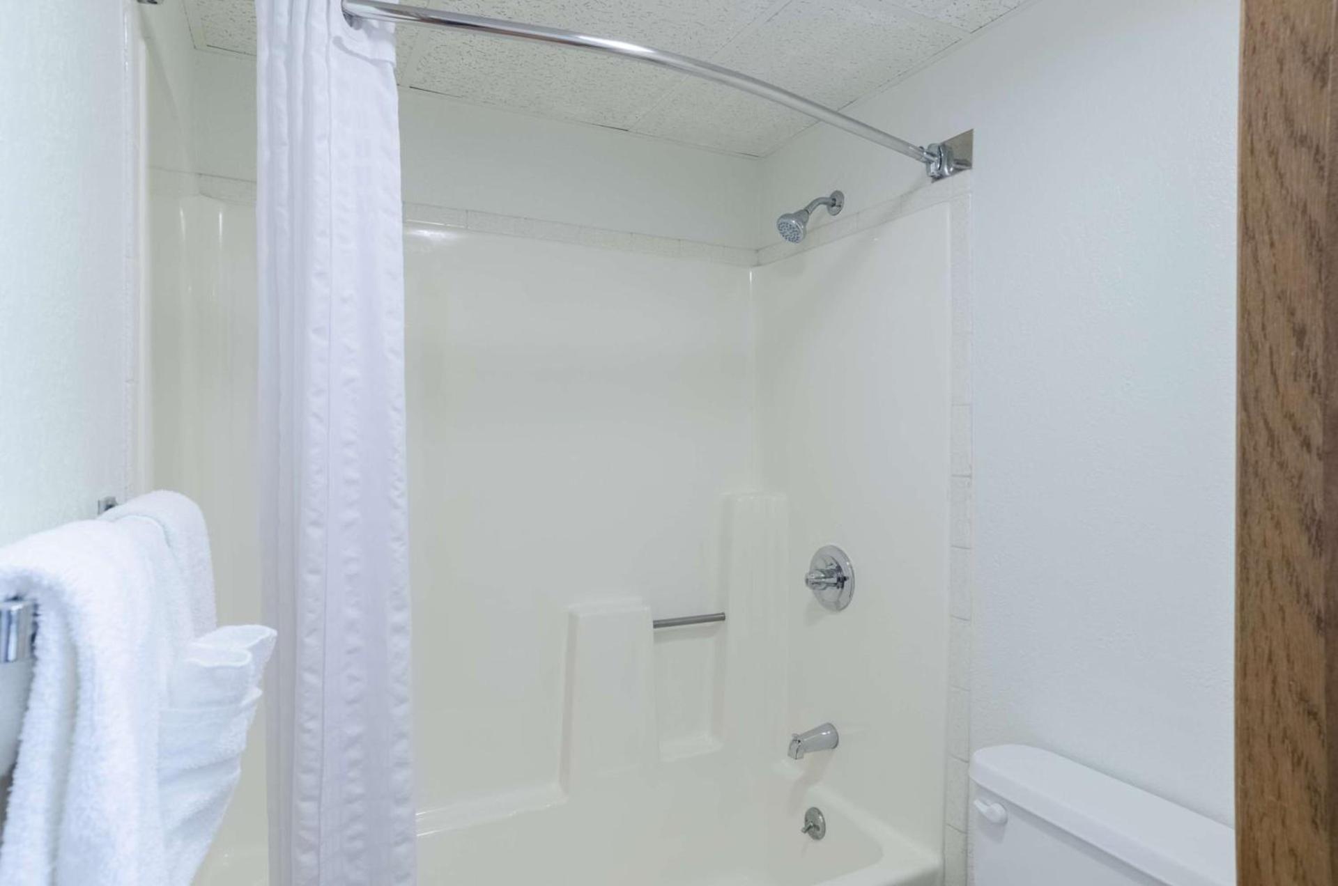 Baymont by Wyndham Gillette photo 46