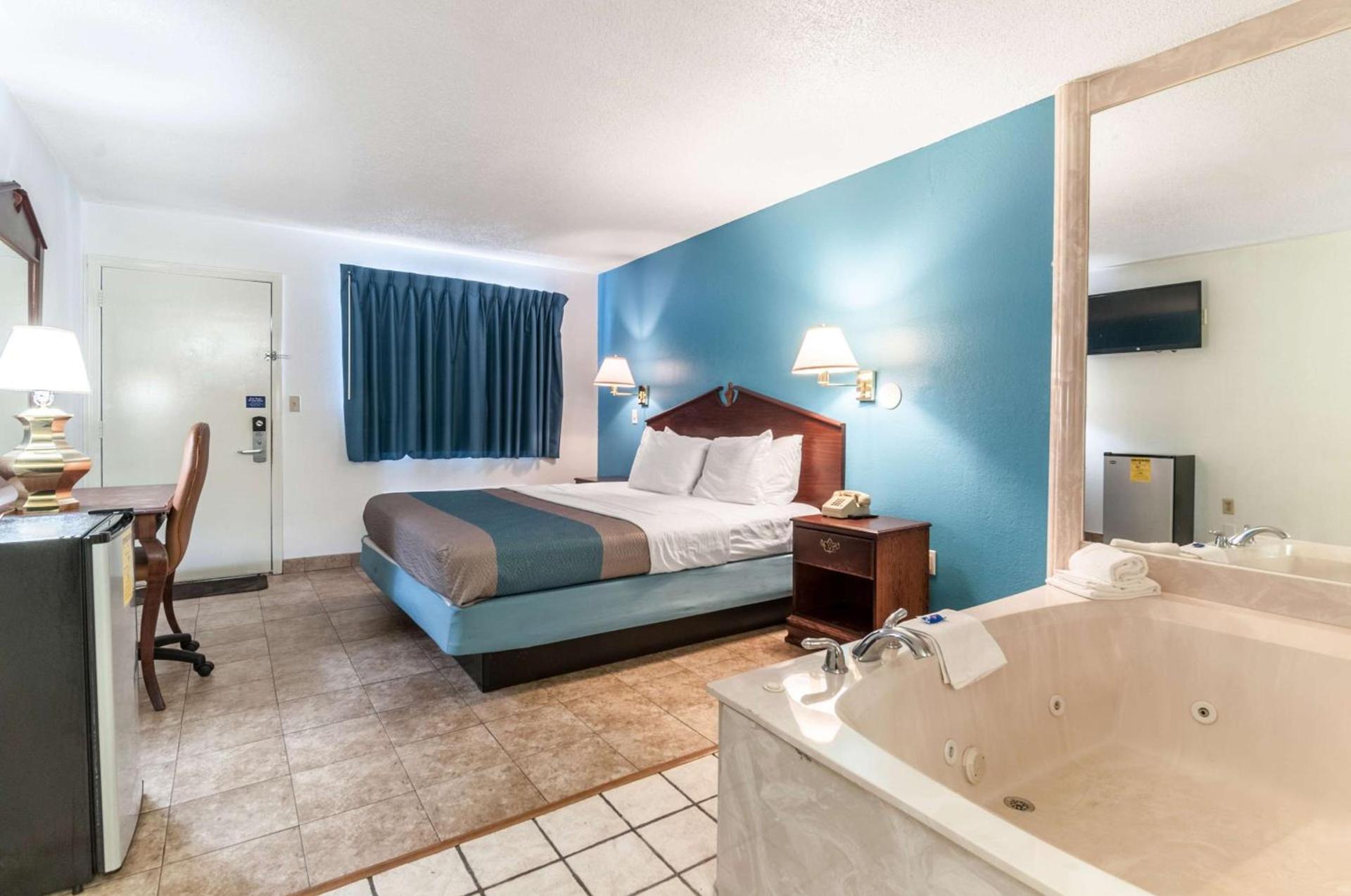Motel 6-Southgate, MI - Detroit photo 68