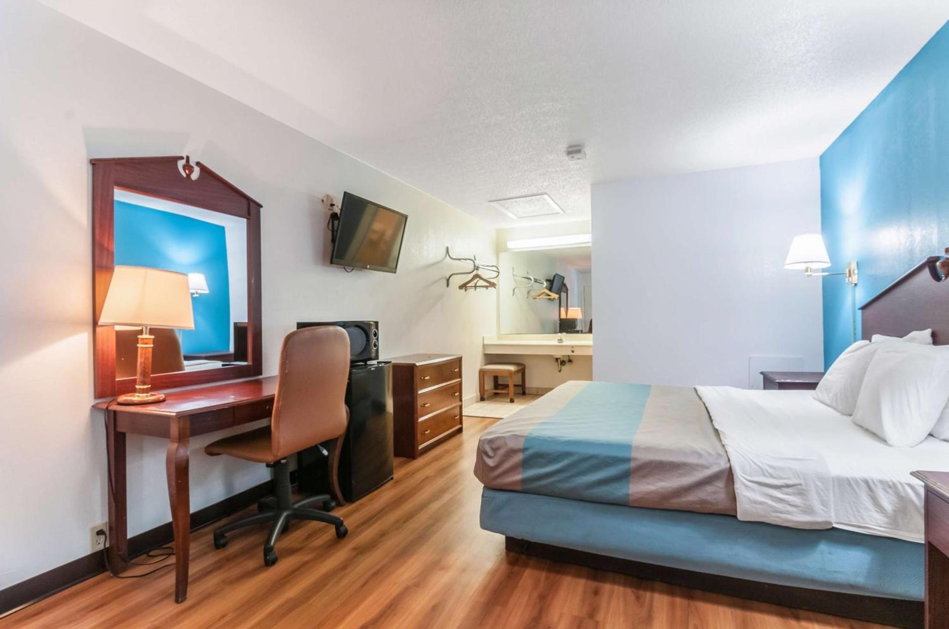 Motel 6-Southgate, MI - Detroit photo 67