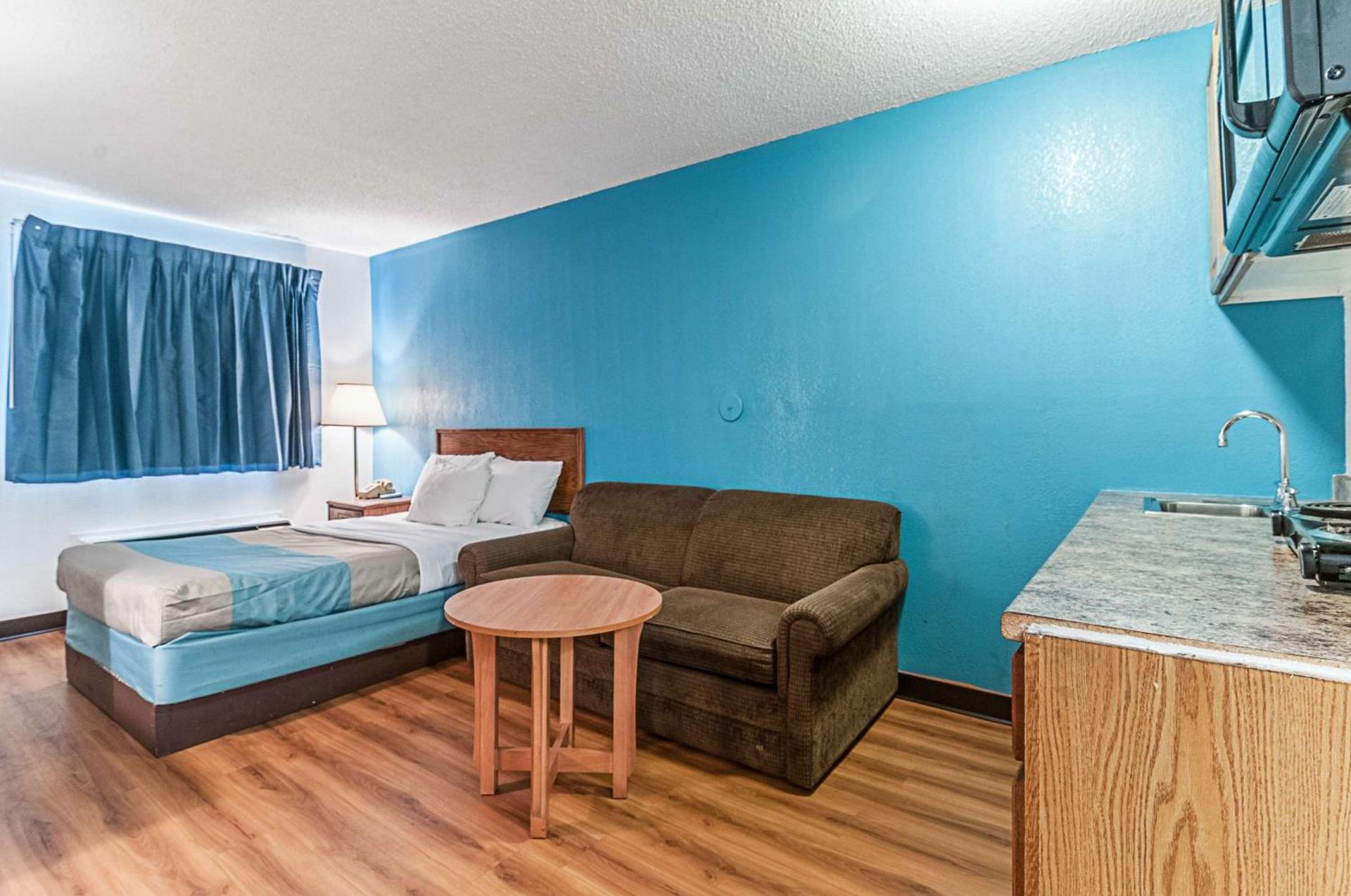 Motel 6-Southgate, MI - Detroit photo 65