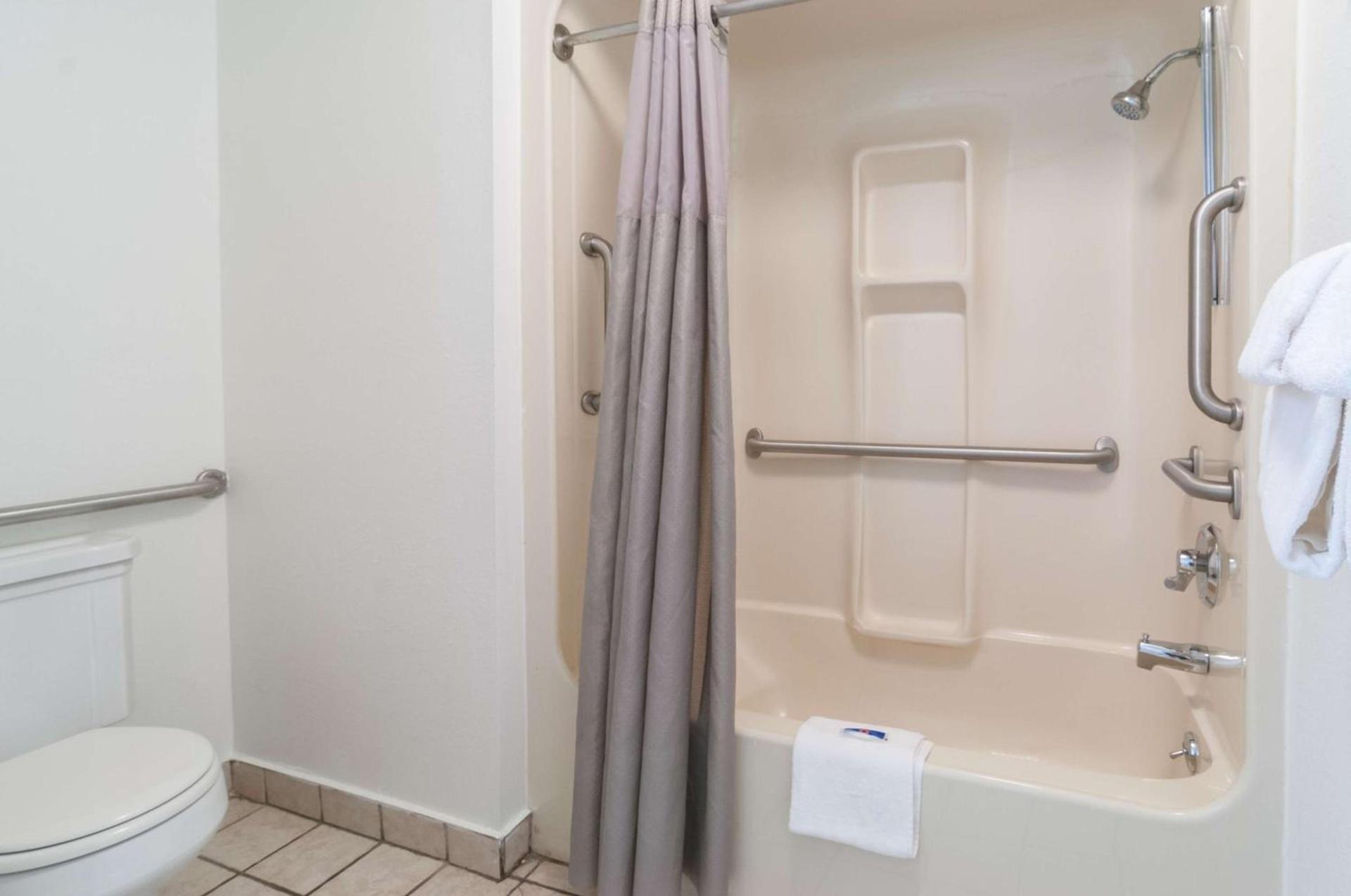 Motel 6-Southgate, MI - Detroit photo 54