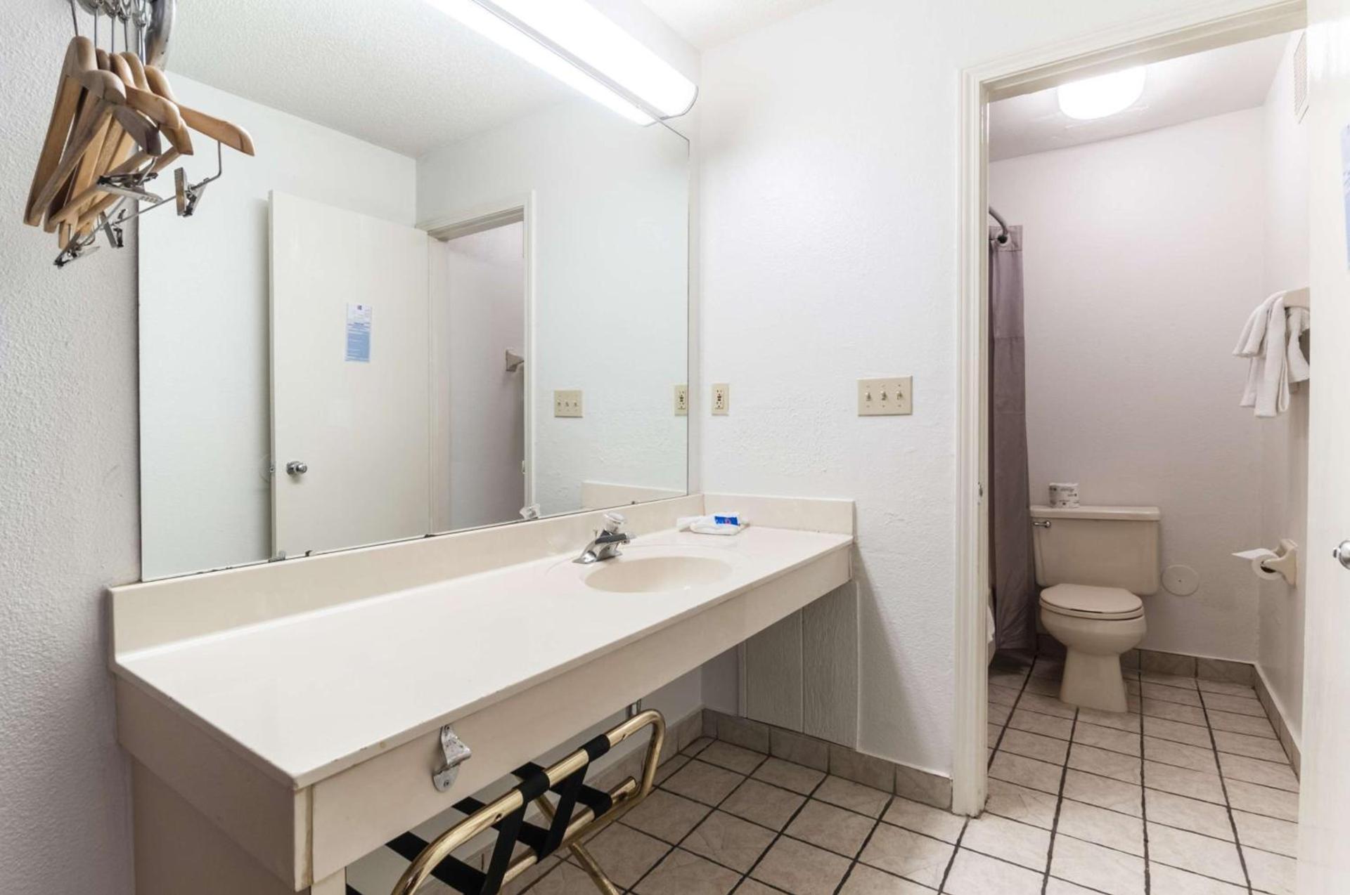 Motel 6-Southgate, MI - Detroit photo 52