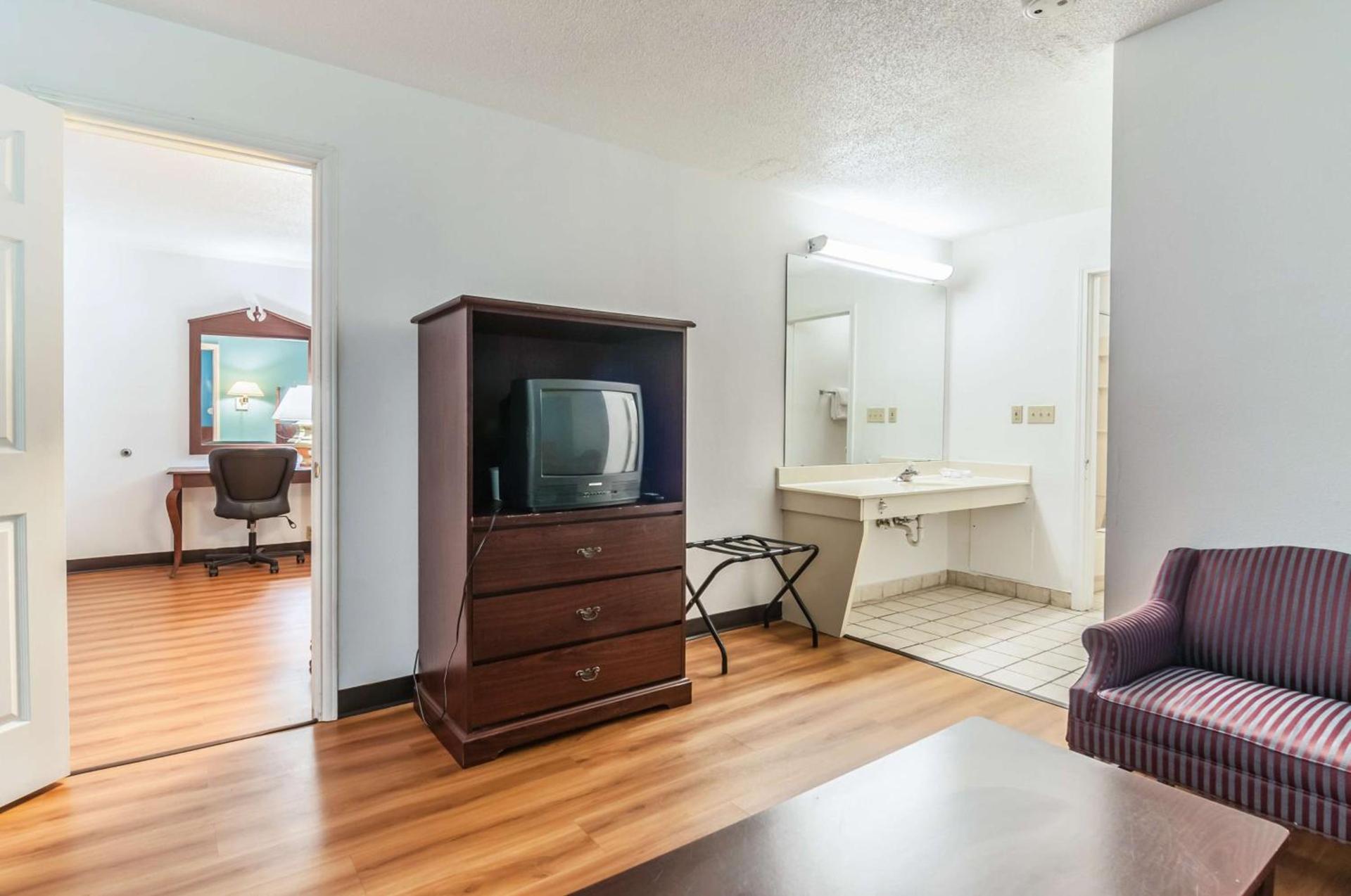 Motel 6-Southgate, MI - Detroit photo 51