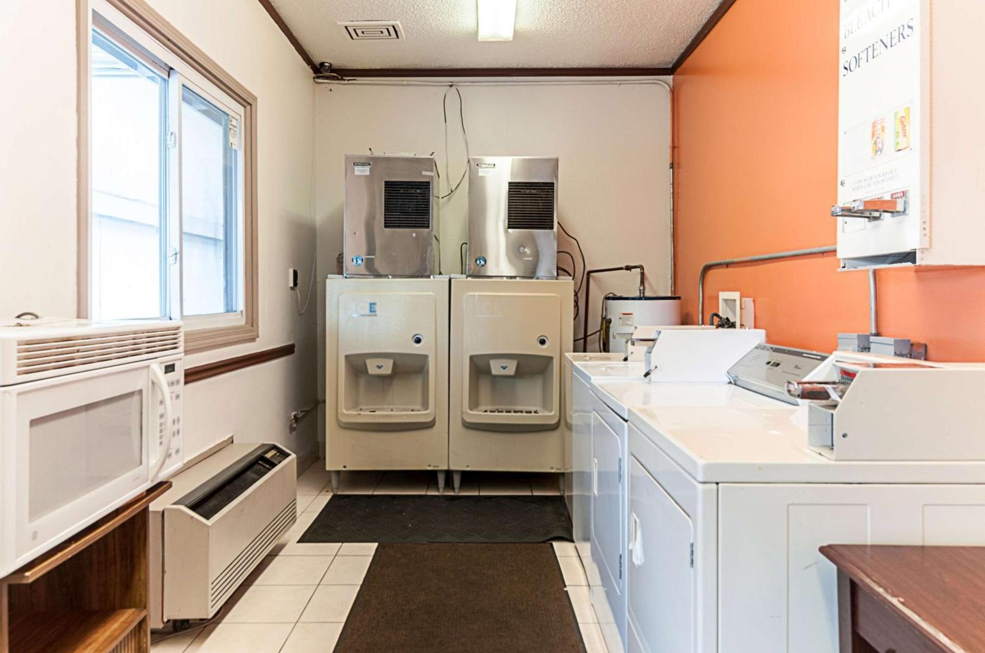 Motel 6-Southgate, MI - Detroit photo 49