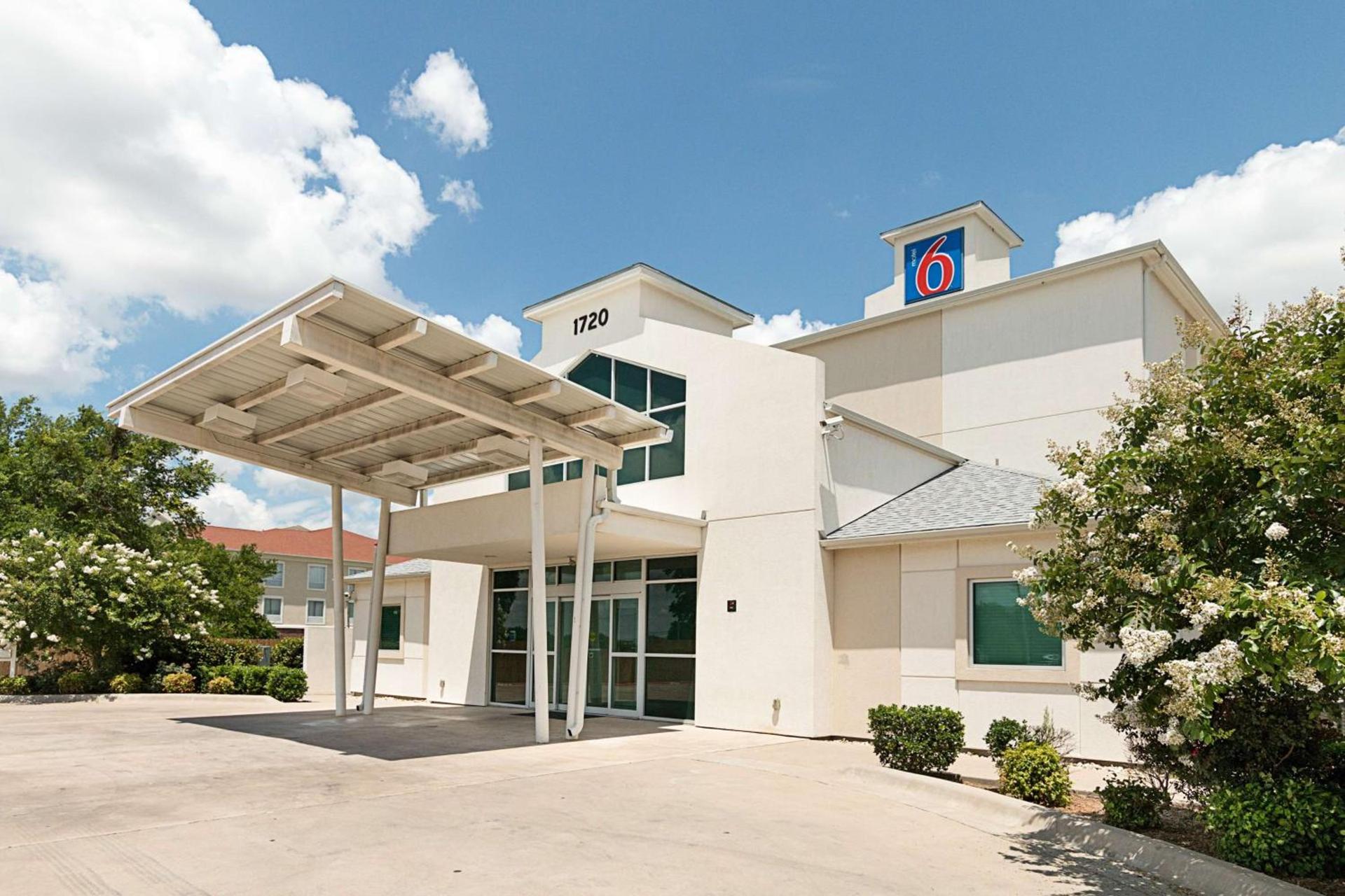 Motel 6-Cleburne, TX photo 41