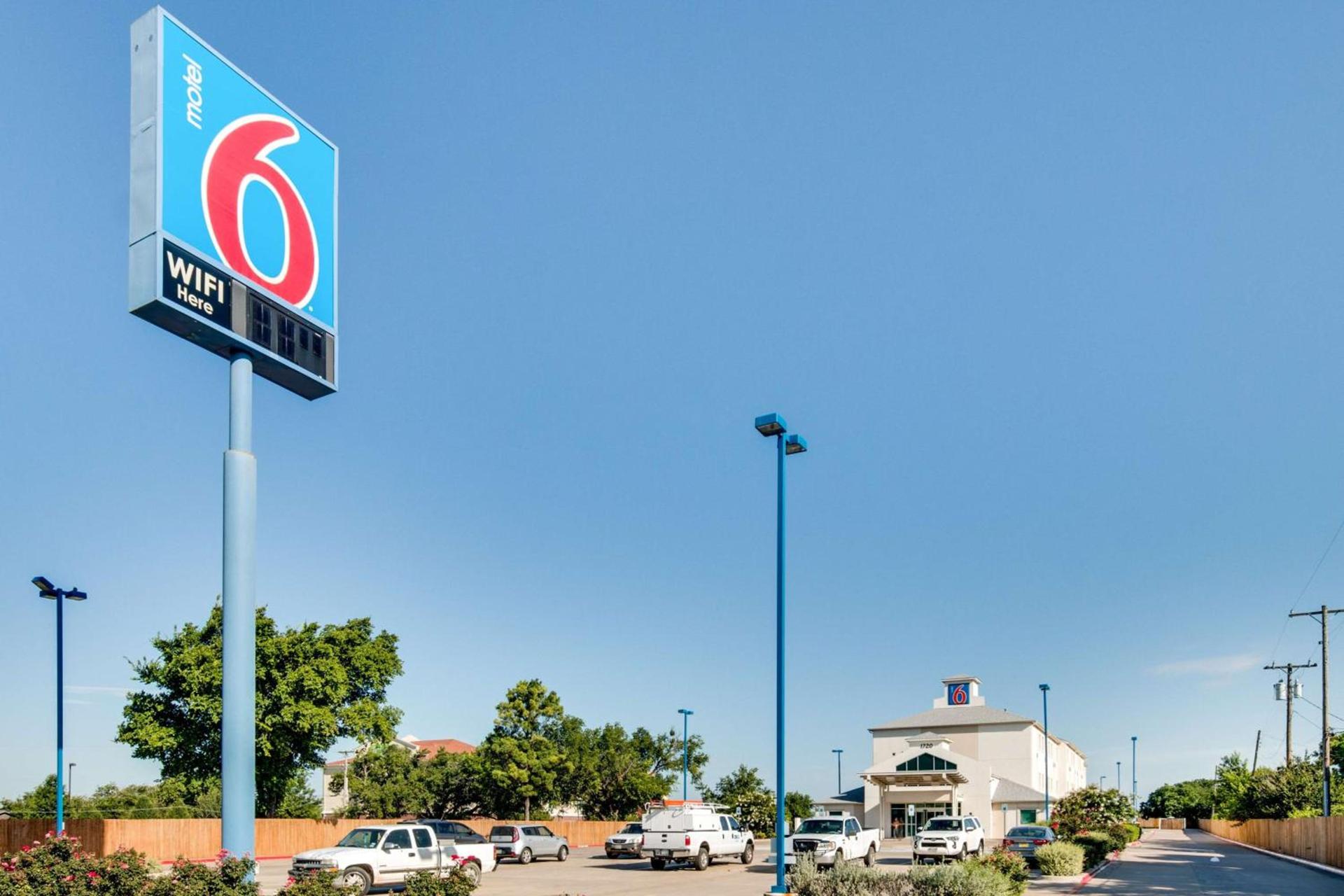 Motel 6-Cleburne, TX photo 45
