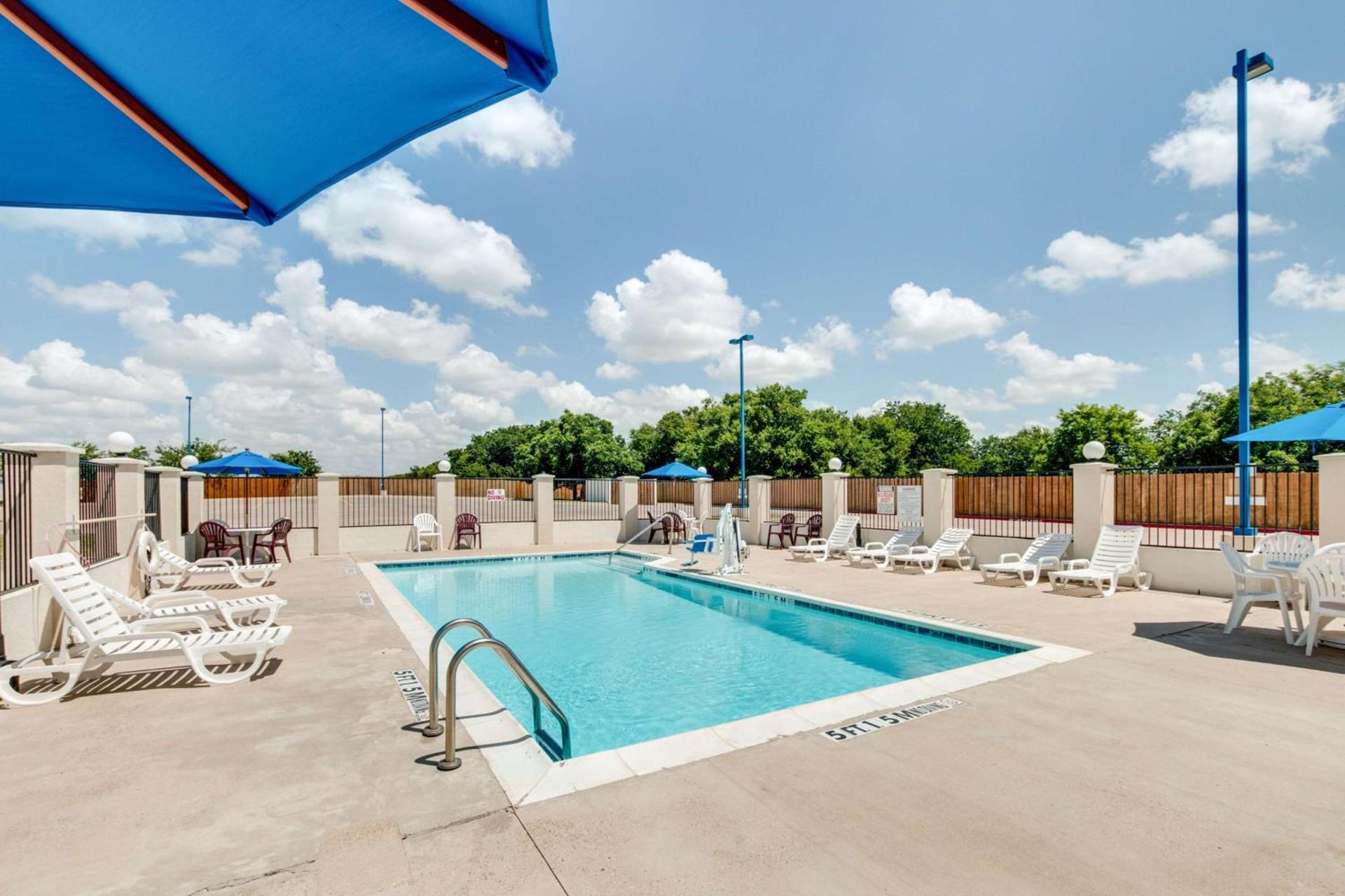 Motel 6-Cleburne, TX photo 49