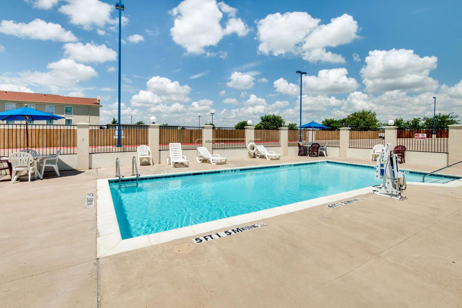 Motel 6-Cleburne, TX photo 48