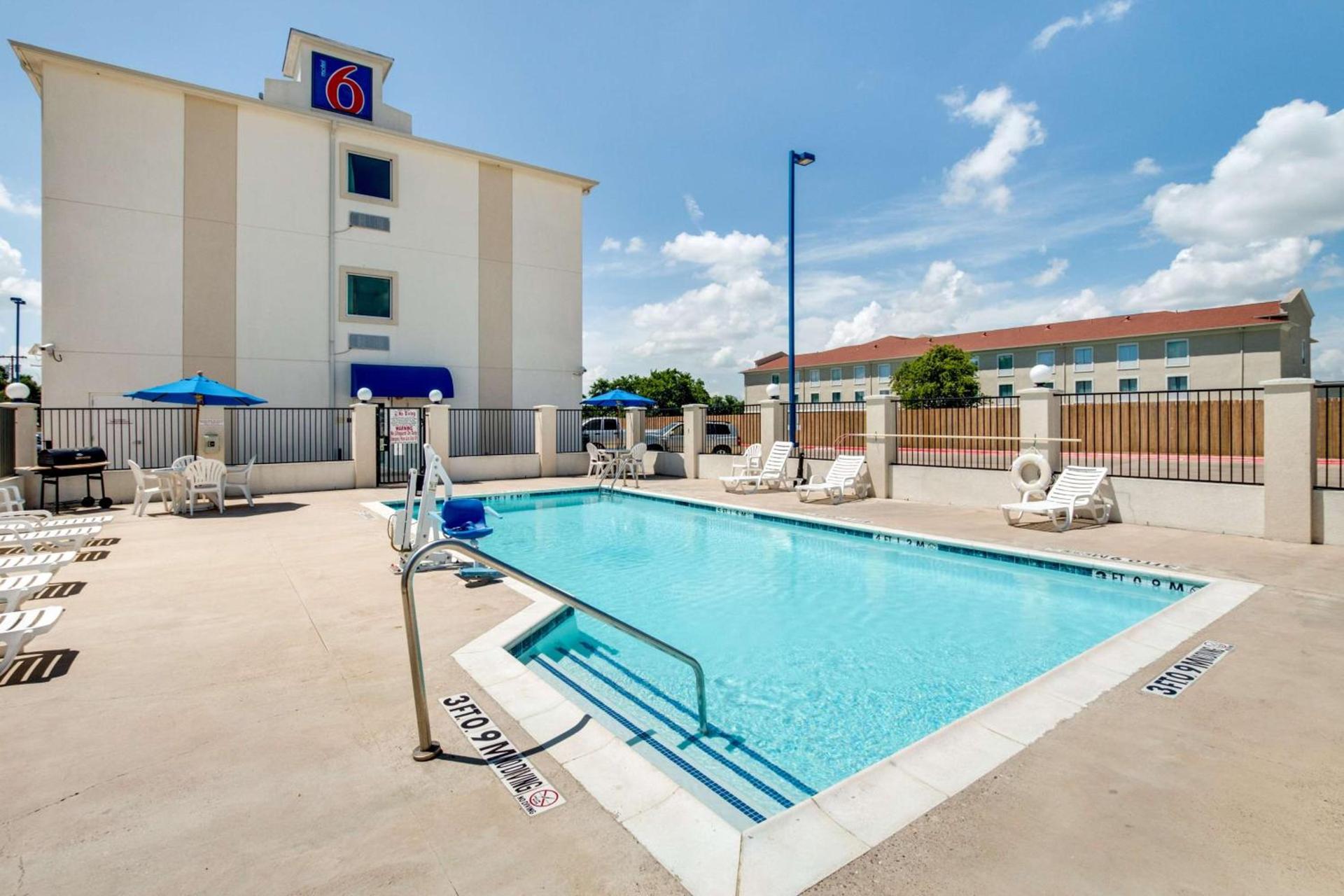 Motel 6-Cleburne, TX photo 50