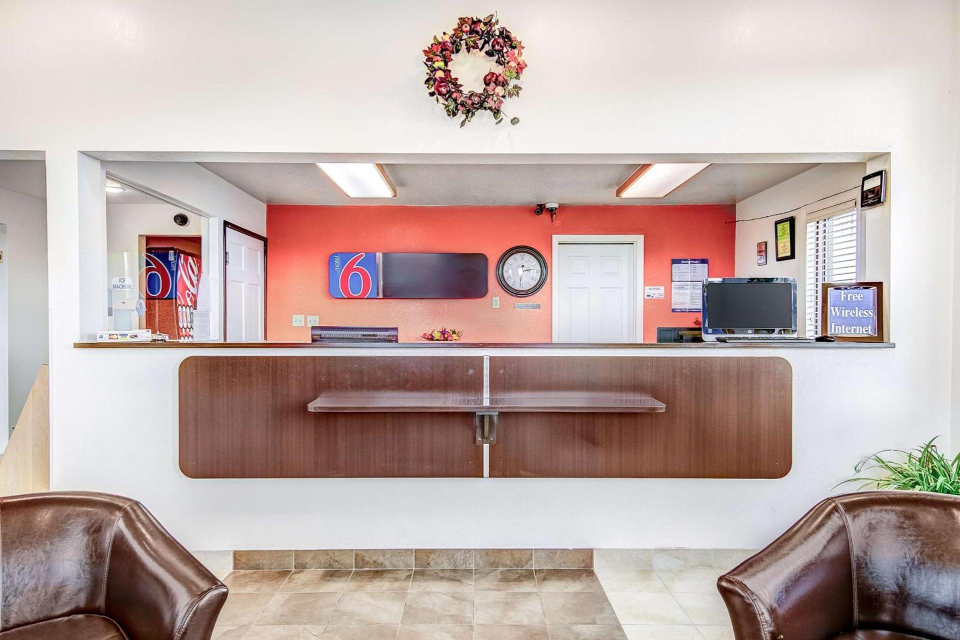 Motel 6-Colby, KS photo 9