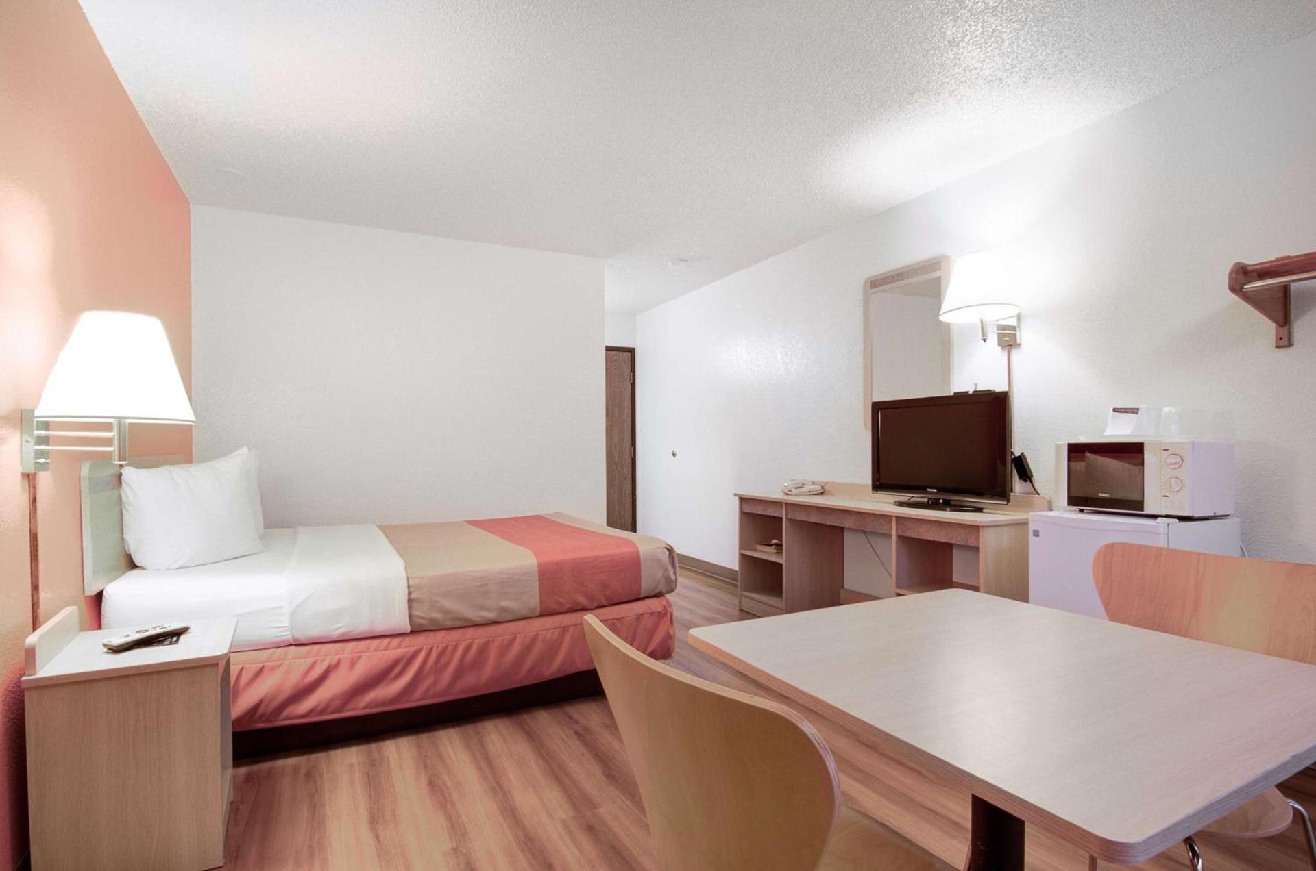 Motel 6-Colby, KS photo 53