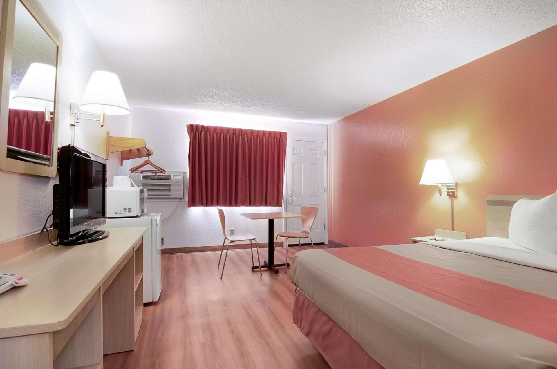 Motel 6-Colby, KS photo 51