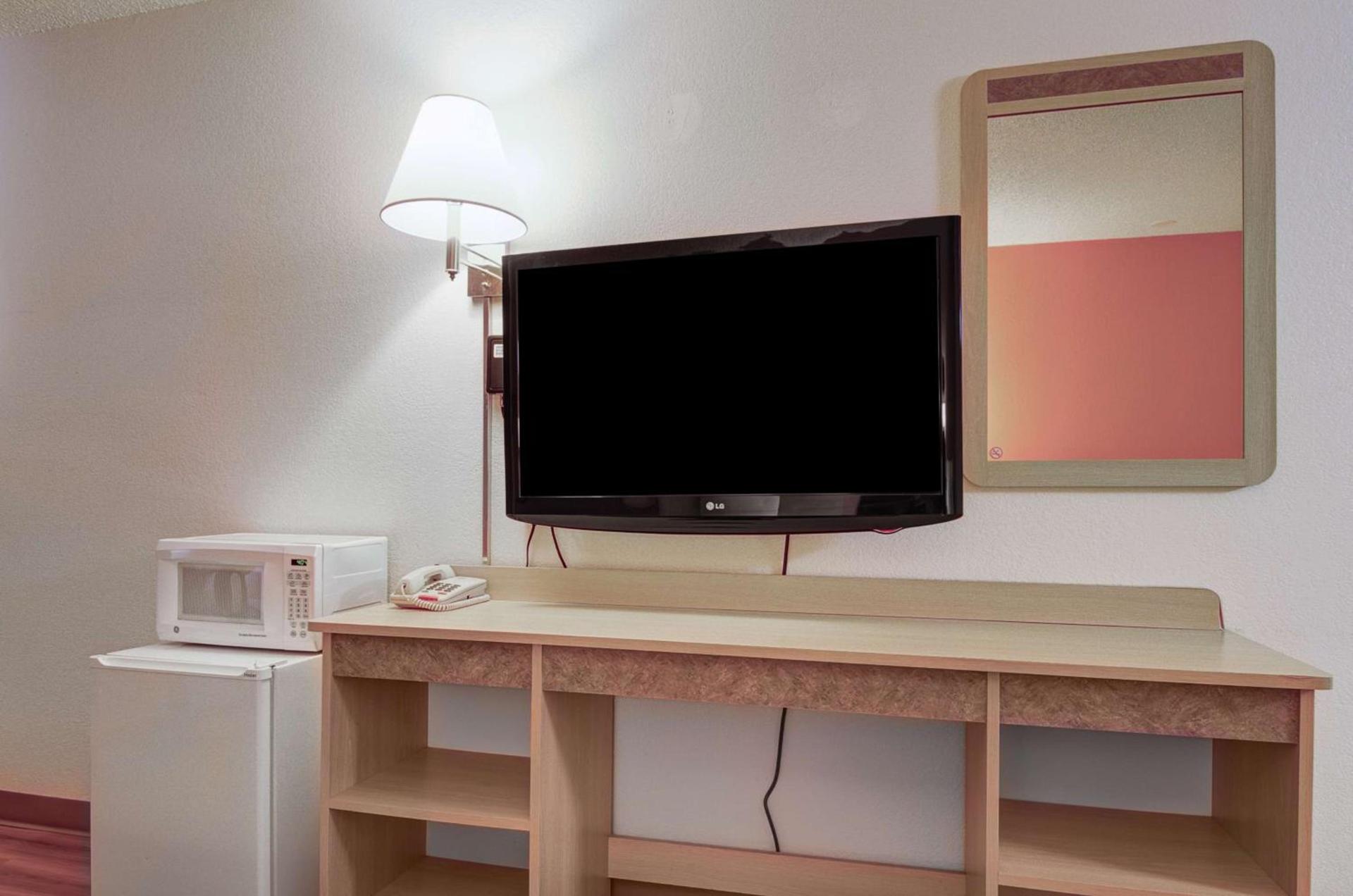 Motel 6-Colby, KS photo 41