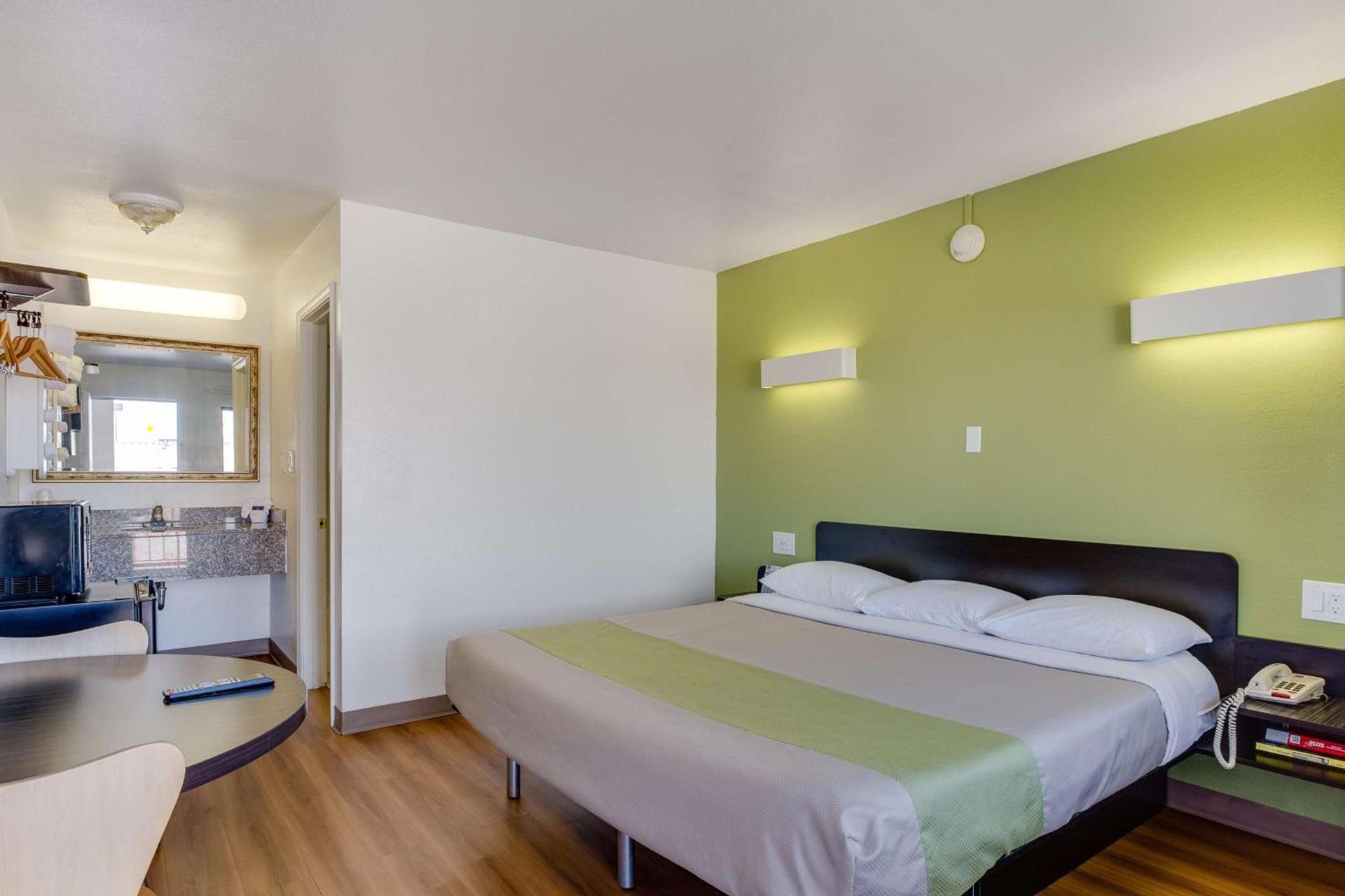 Motel 6-El Paso, TX - West photo 41