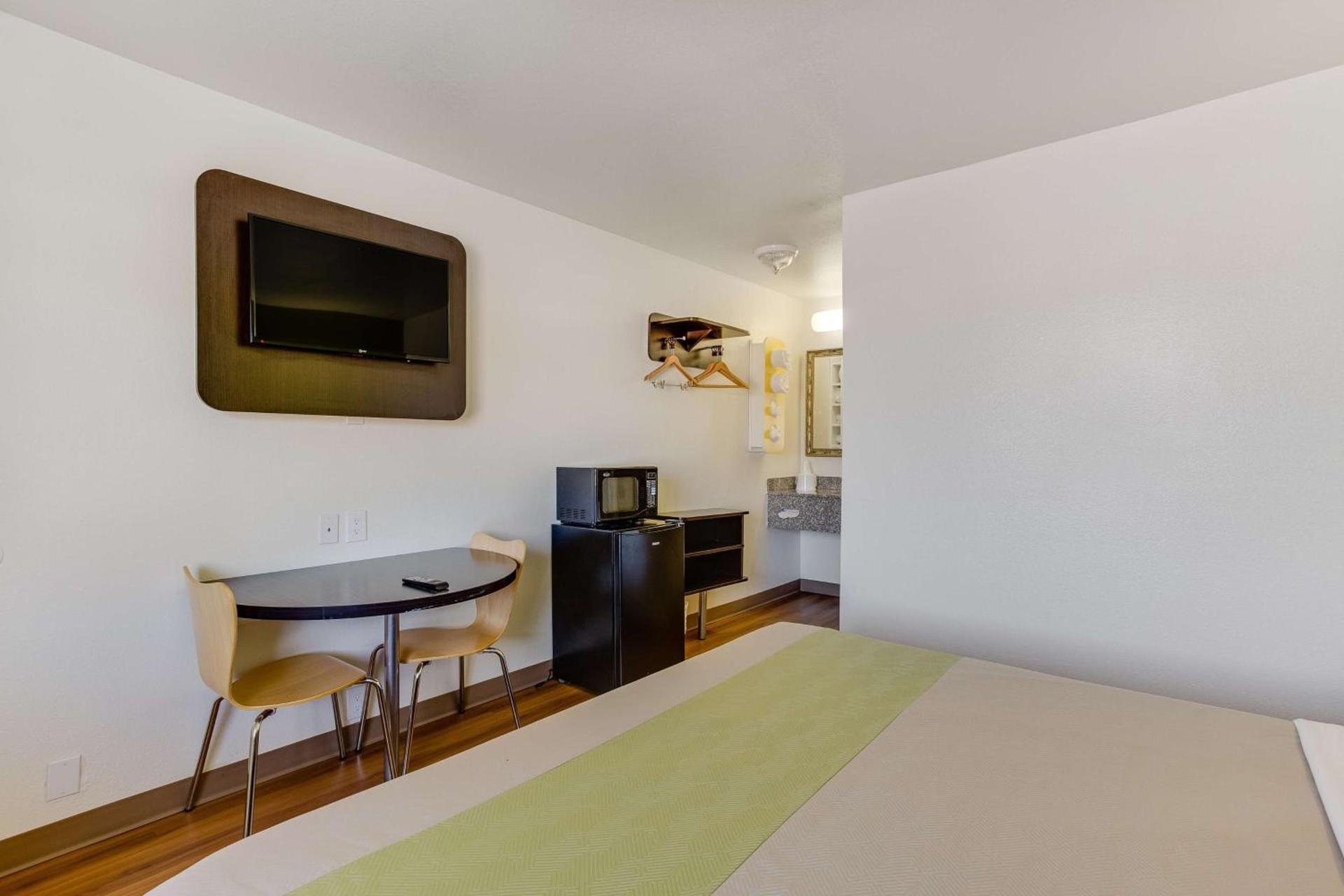 Motel 6-El Paso, TX - West photo 42