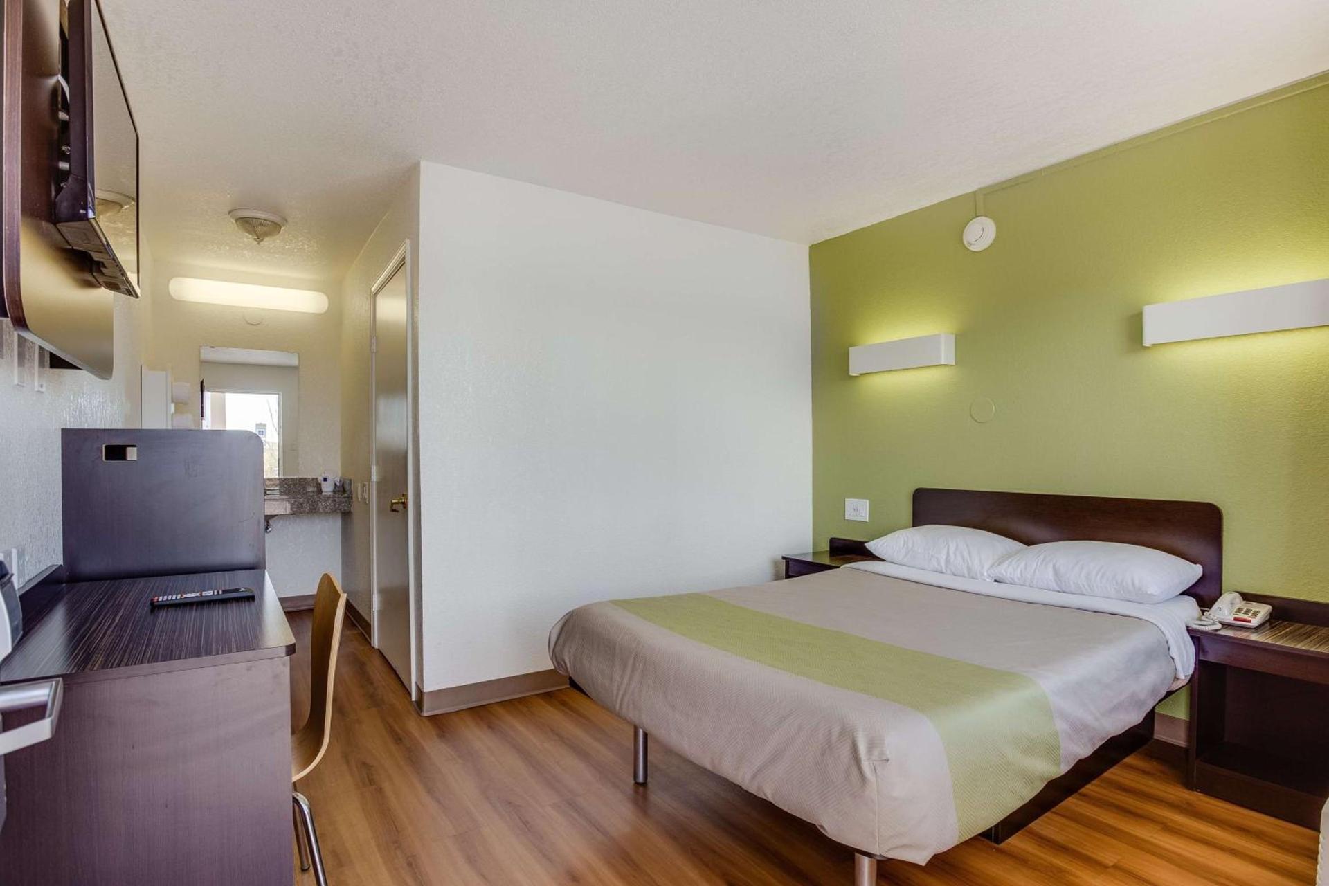 Motel 6-El Paso, TX - West photo 44