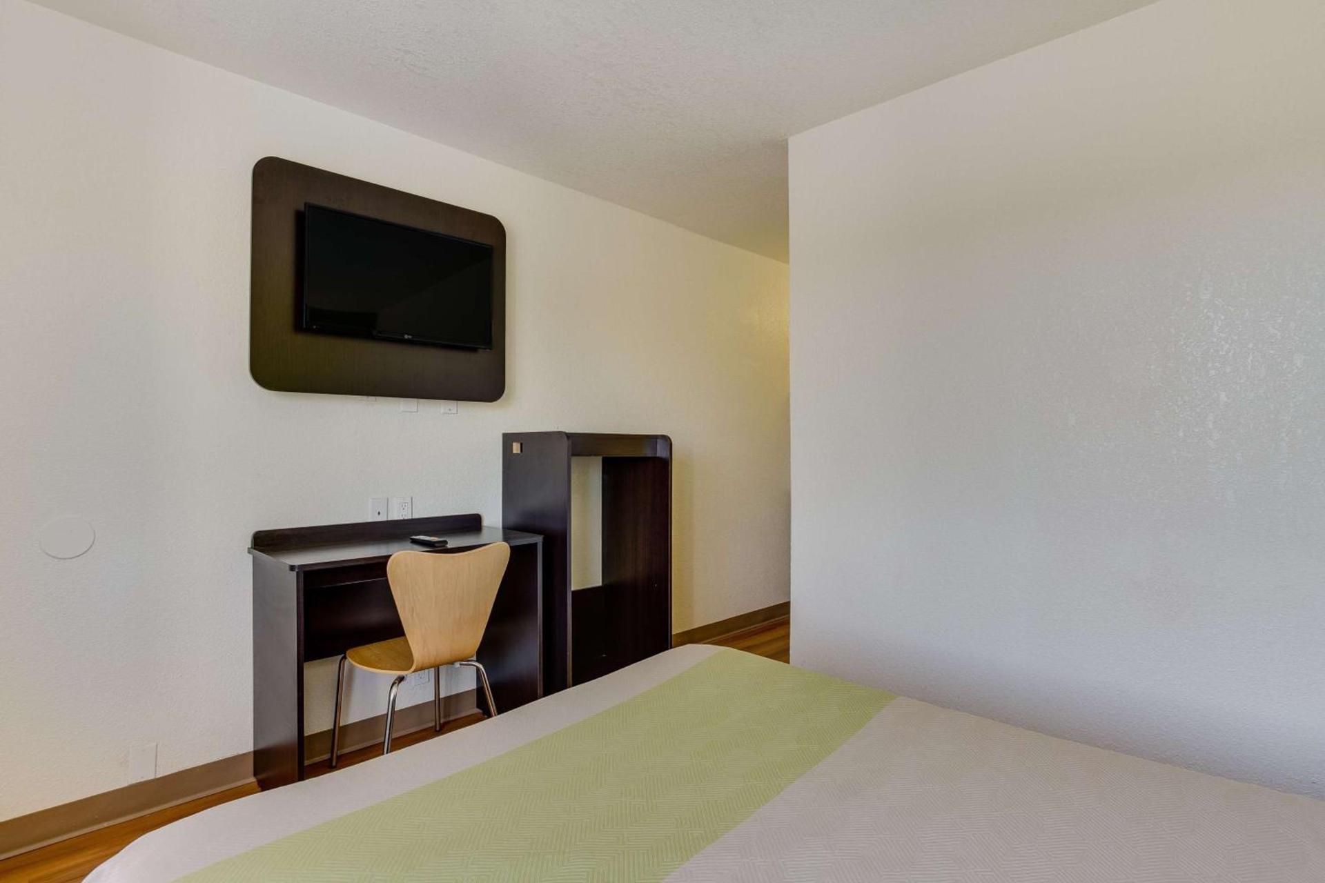 Motel 6-El Paso, TX - West photo 45