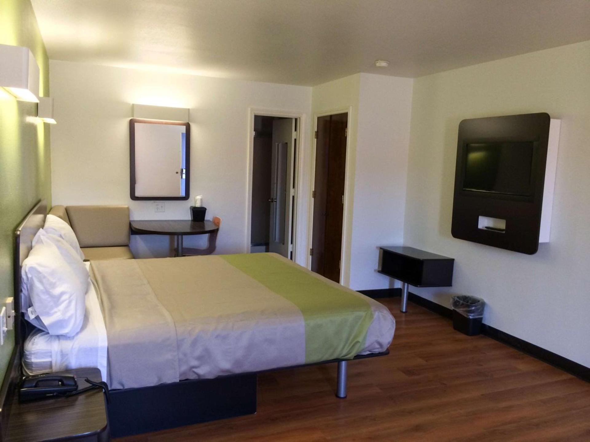 Motel 6-Longview, TX - North photo 11